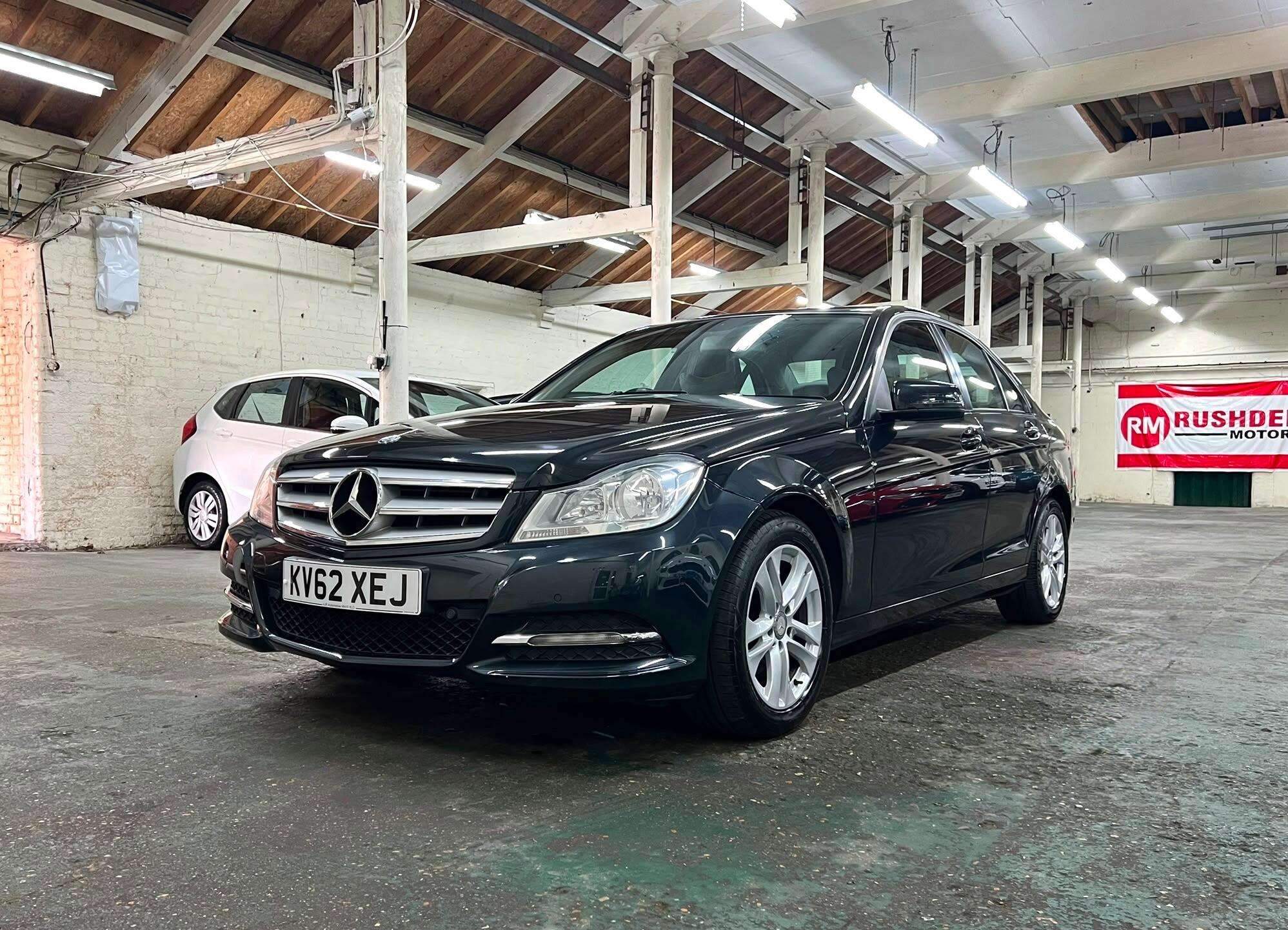A 2012 MERCEDES-BENZ C CLASS 2.1 C200 CDI BlueEfficiency Executive SE G-Tronic+ Euro 5 (s/s) 4dr A 2012 MERCEDES-BENZ C CLASS 2.1 C200 CDI BlueEfficiency Executive SE G-Tronic+ Euro 5 (s/s) 4dr