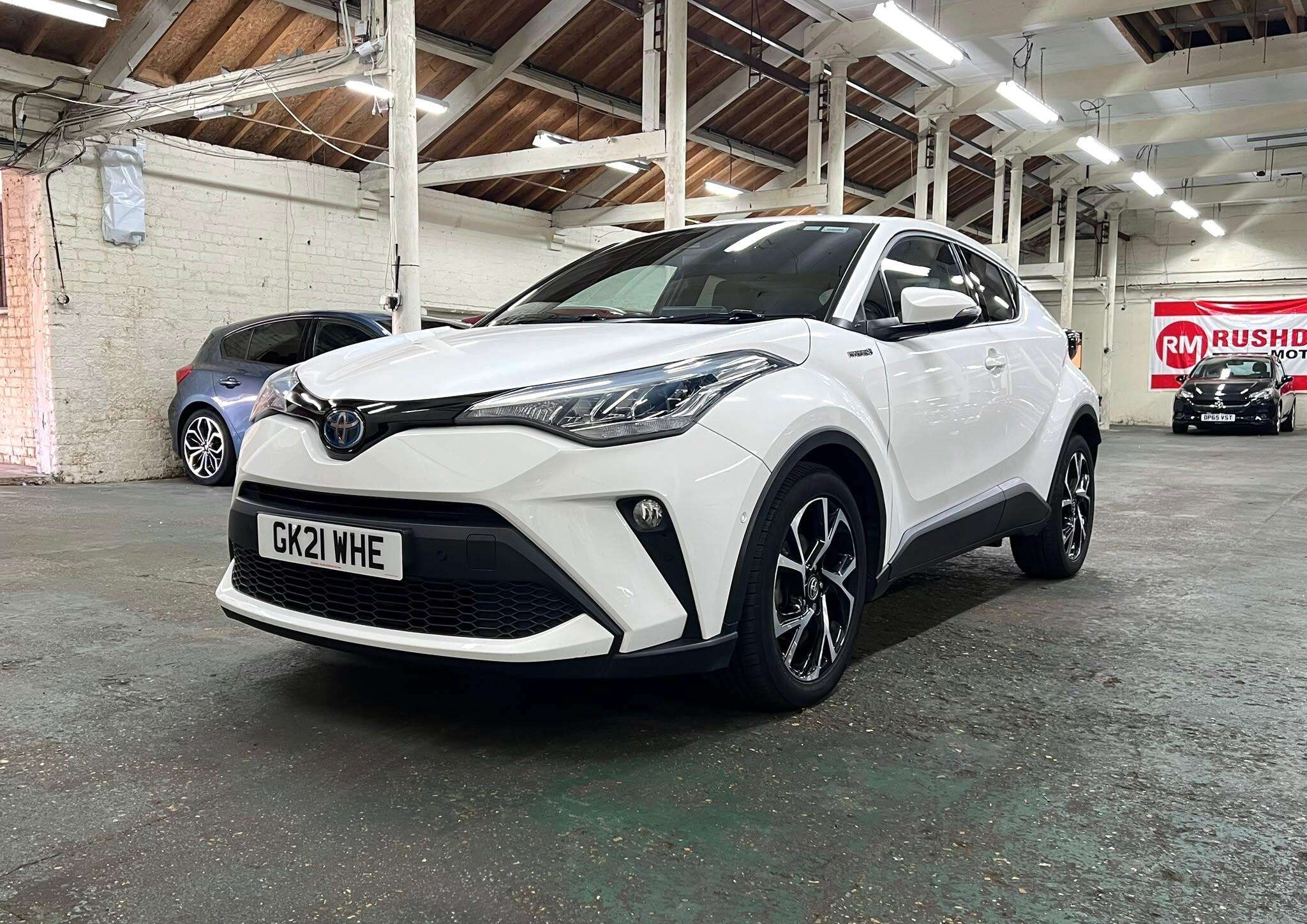 A 2021 TOYOTA C-HR 1.8 VVT-h Design CVT Euro 6 (s/s) 5dr A 2021 TOYOTA C-HR 1.8 VVT-h Design CVT Euro 6 (s/s) 5dr