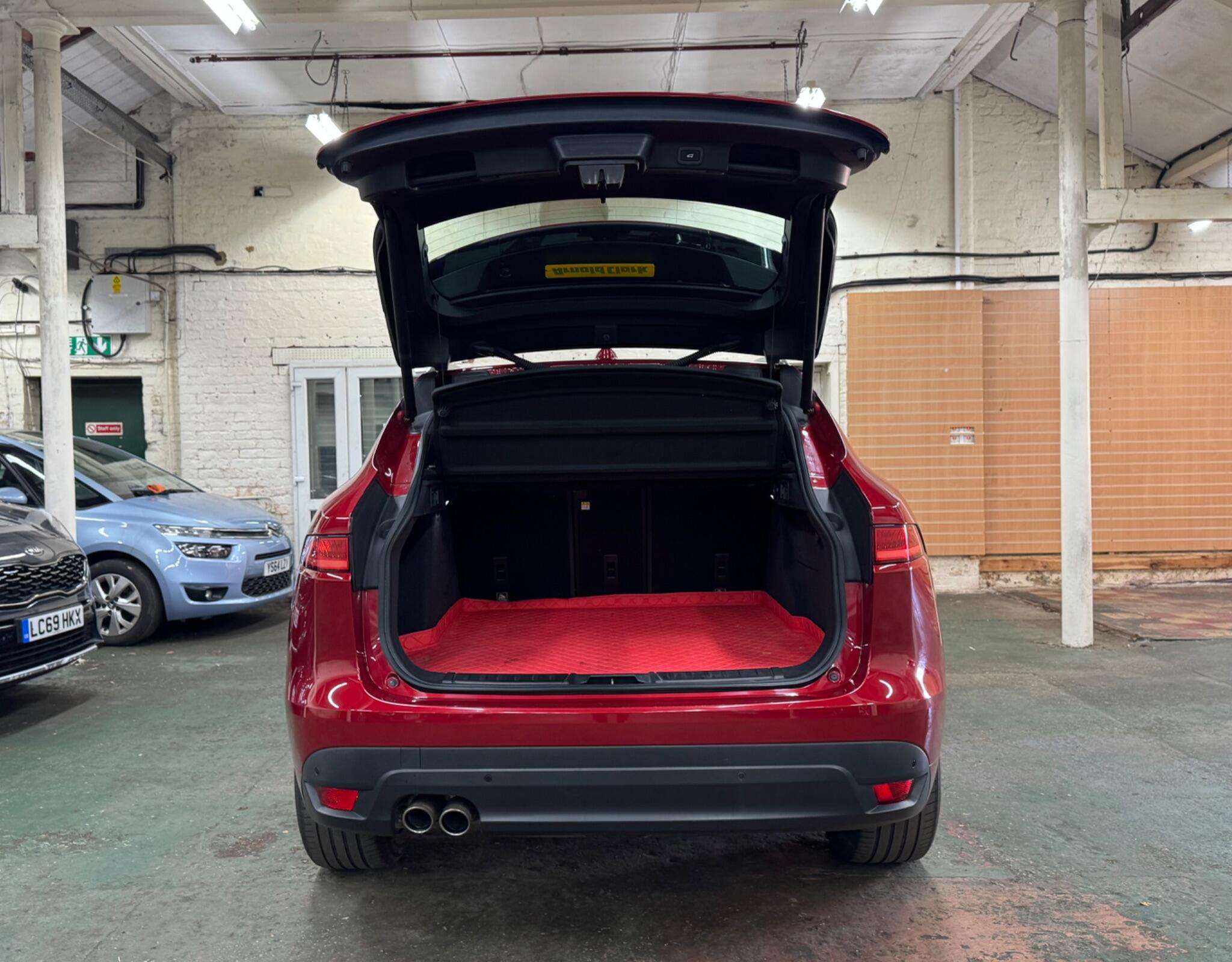 2017 JAGUAR F-PACE 2017 JAGUAR F-PACE