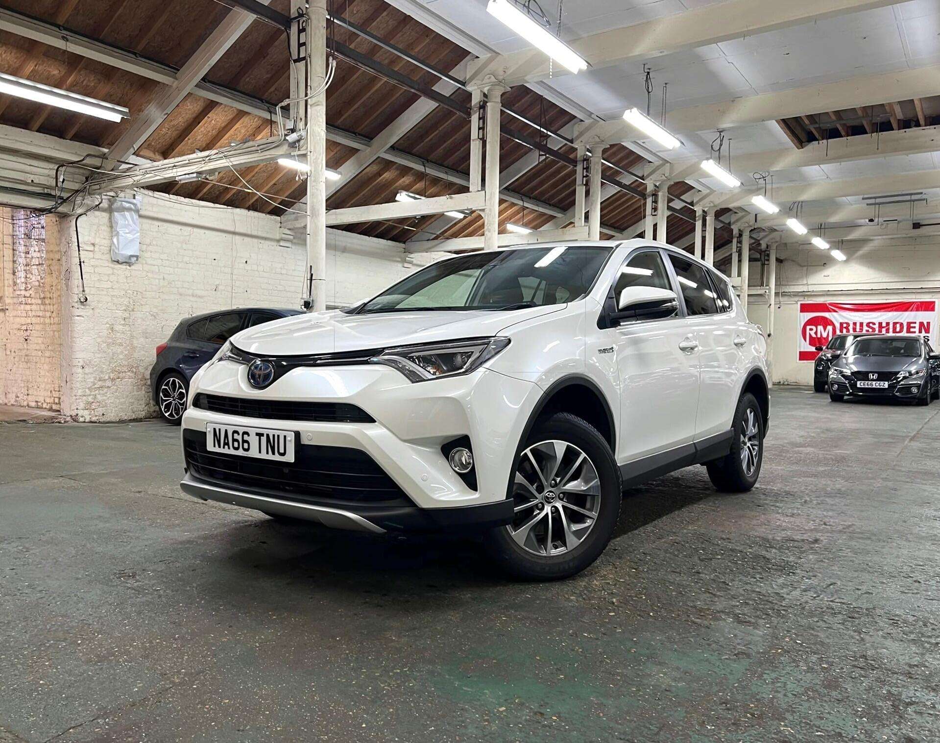 A 2016 TOYOTA RAV4 2.5 VVT-h Business Edition Plus CVT Euro 6 (s/s) 5dr A 2016 TOYOTA RAV4 2.5 VVT-h Business Edition Plus CVT Euro 6 (s/s) 5dr