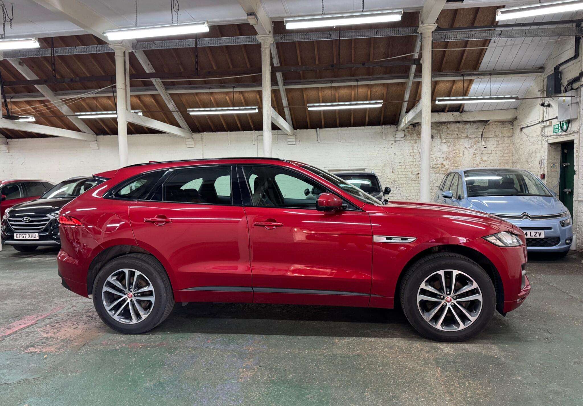 2017 JAGUAR F-PACE 2017 JAGUAR F-PACE