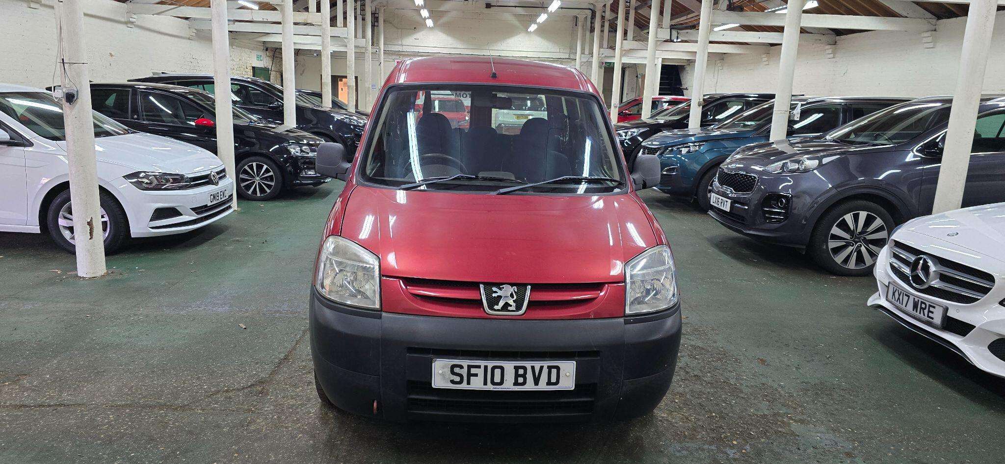 A 2010 PEUGEOT PARTNER 1.4 Combi 5dr A 2010 PEUGEOT PARTNER 1.4 Combi 5dr