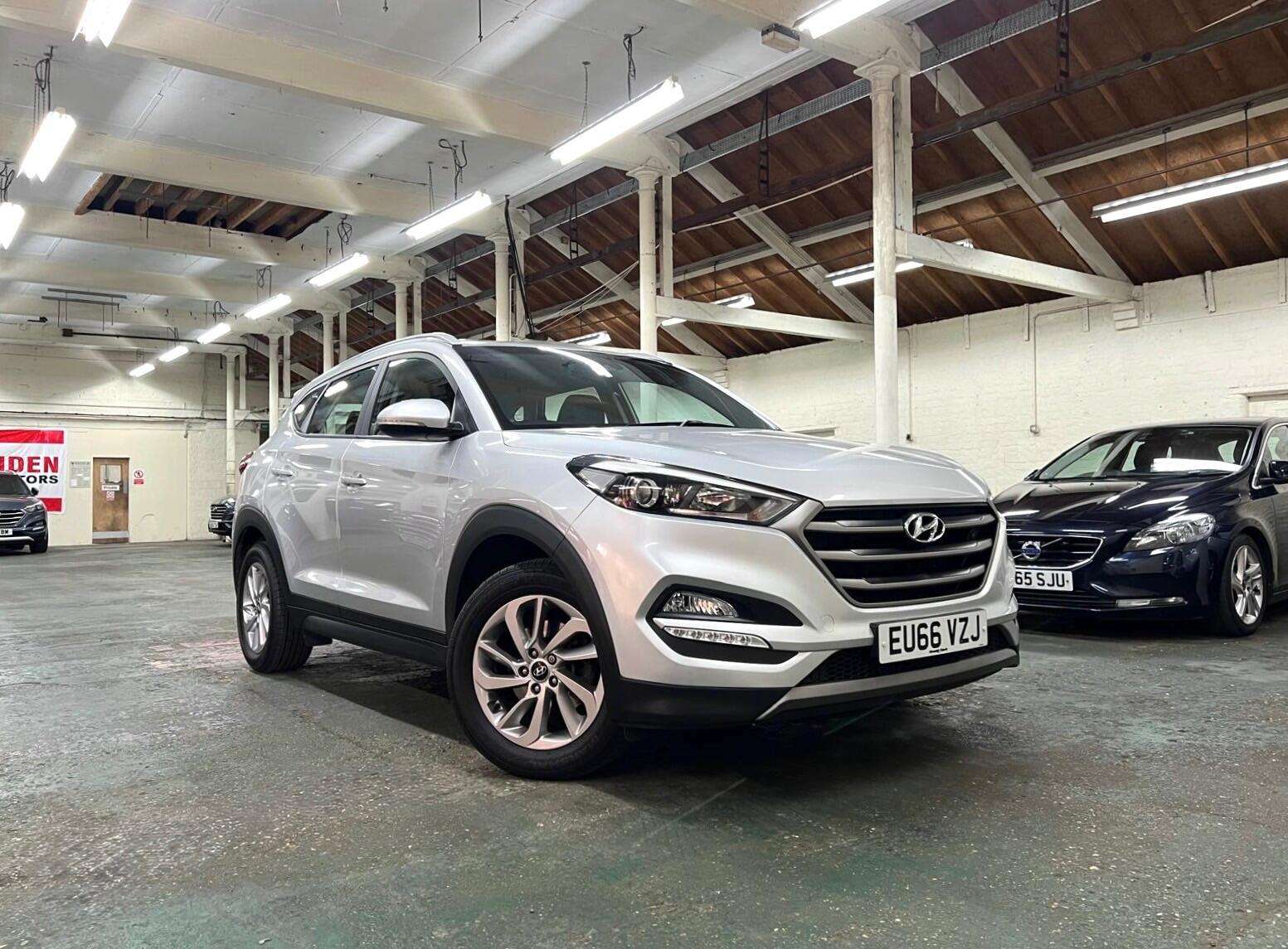A 2016 HYUNDAI TUCSON 1.7 CRDi Blue Drive SE Nav Euro 6 (s/s) 5dr A 2016 HYUNDAI TUCSON 1.7 CRDi Blue Drive SE Nav Euro 6 (s/s) 5dr