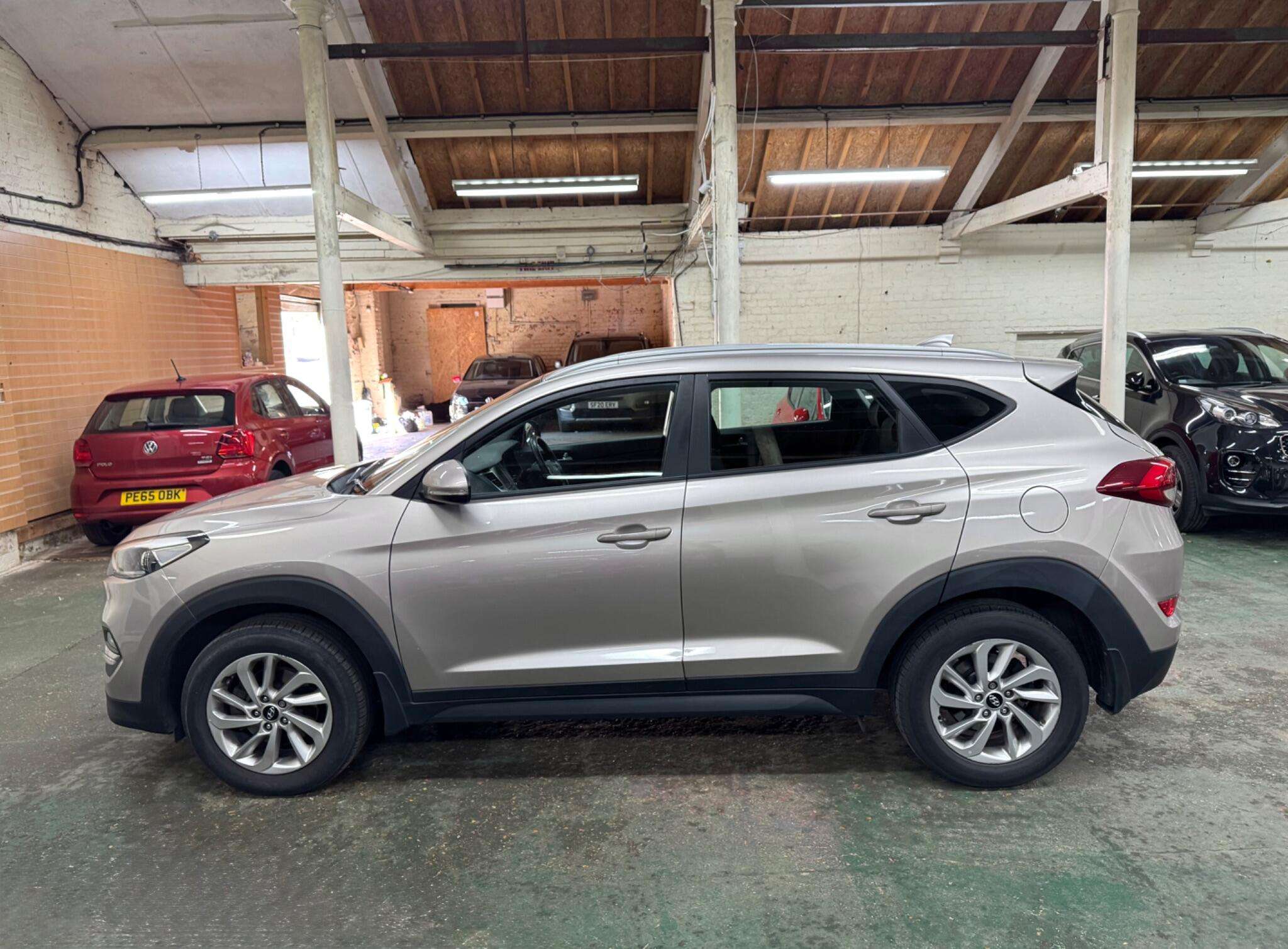 A 2017 HYUNDAI TUCSON 1.7 CRDi Blue Drive SE Nav Euro 6 (s/s) 5dr A 2017 HYUNDAI TUCSON 1.7 CRDi Blue Drive SE Nav Euro 6 (s/s) 5dr