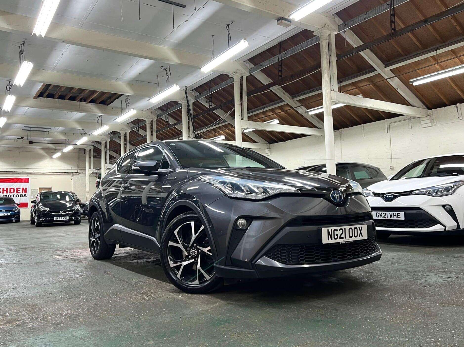 A 2021 TOYOTA C-HR 1.8 VVT-h Design CVT Euro 6 (s/s) 5dr A 2021 TOYOTA C-HR 1.8 VVT-h Design CVT Euro 6 (s/s) 5dr