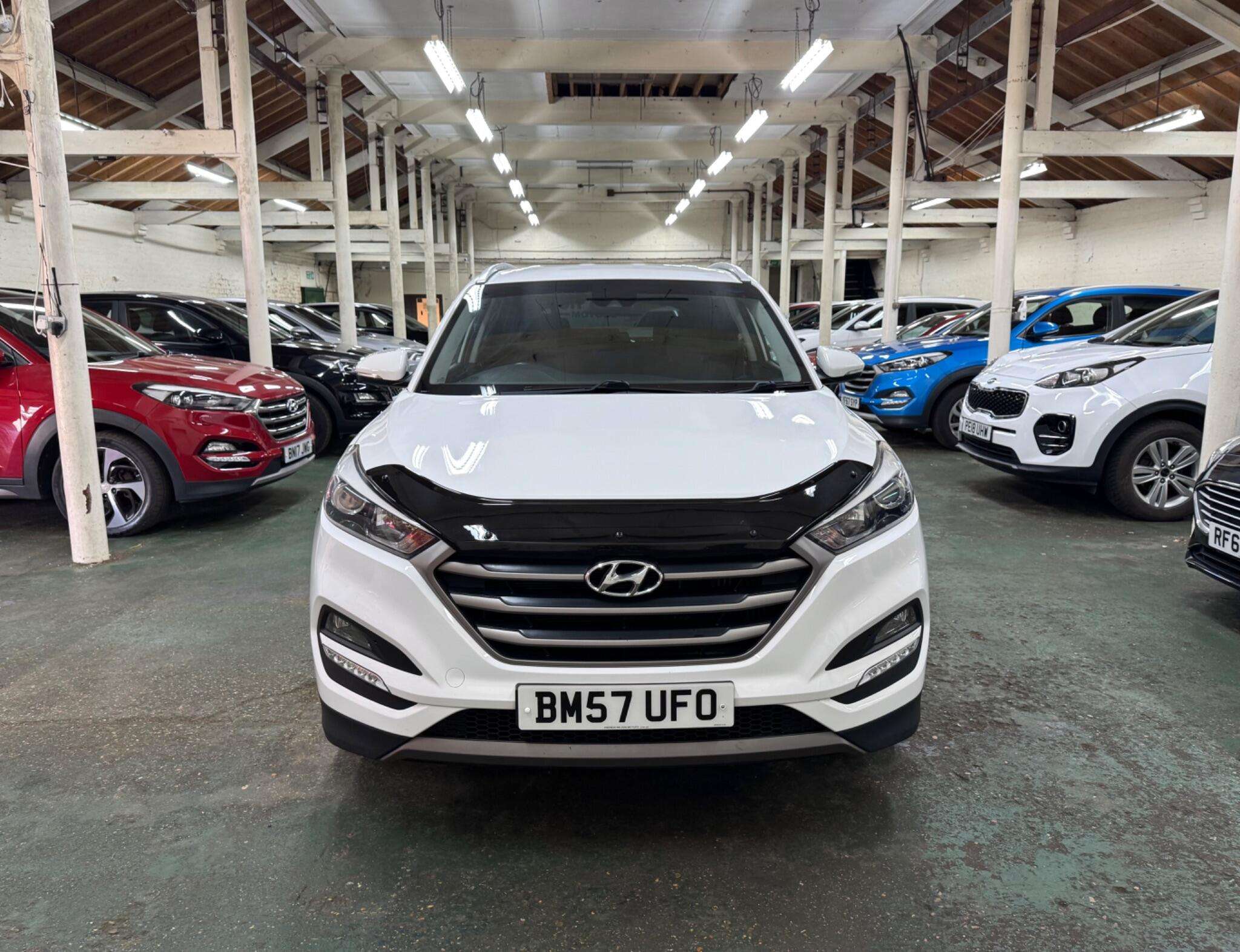 A 2015 HYUNDAI TUCSON 1.7 CRDi Blue Drive SE Euro 6 (s/s) 5dr A 2015 HYUNDAI TUCSON 1.7 CRDi Blue Drive SE Euro 6 (s/s) 5dr