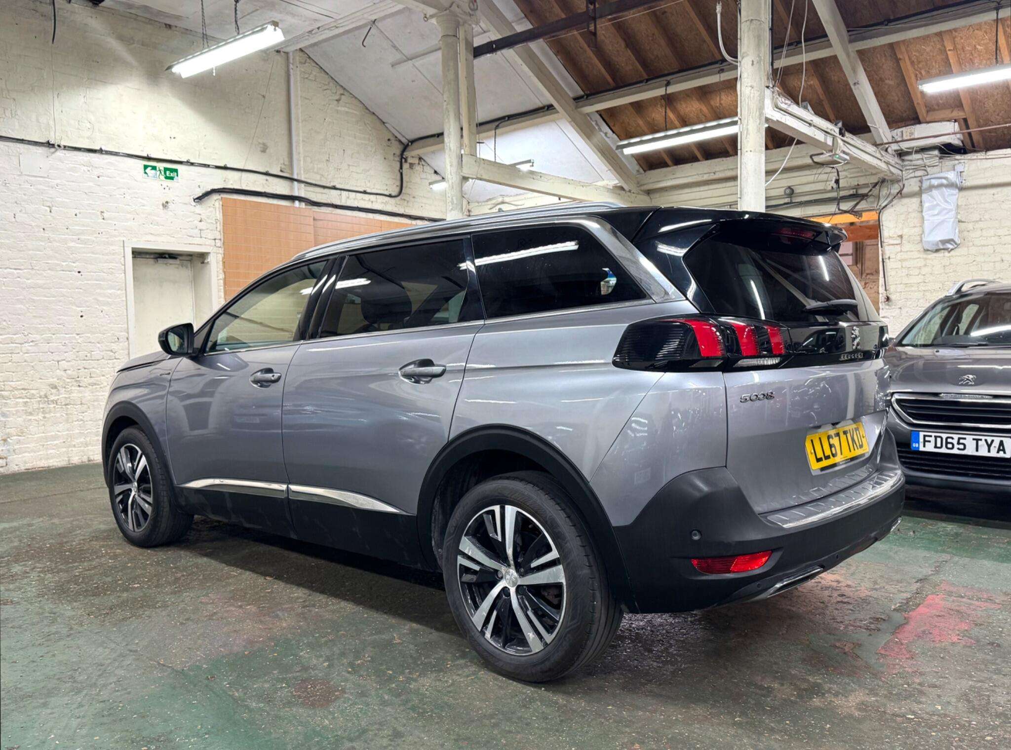 2017 PEUGEOT 5008 2017 PEUGEOT 5008