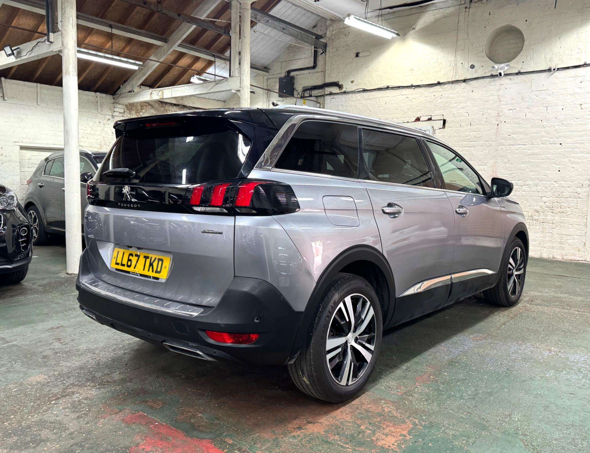 2017 PEUGEOT 5008 2017 PEUGEOT 5008