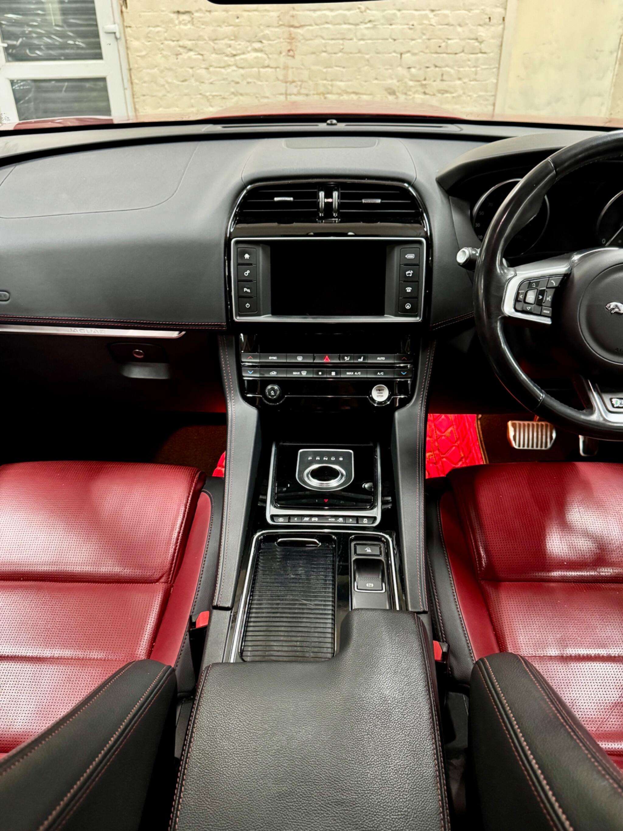 2017 JAGUAR F-PACE 2017 JAGUAR F-PACE