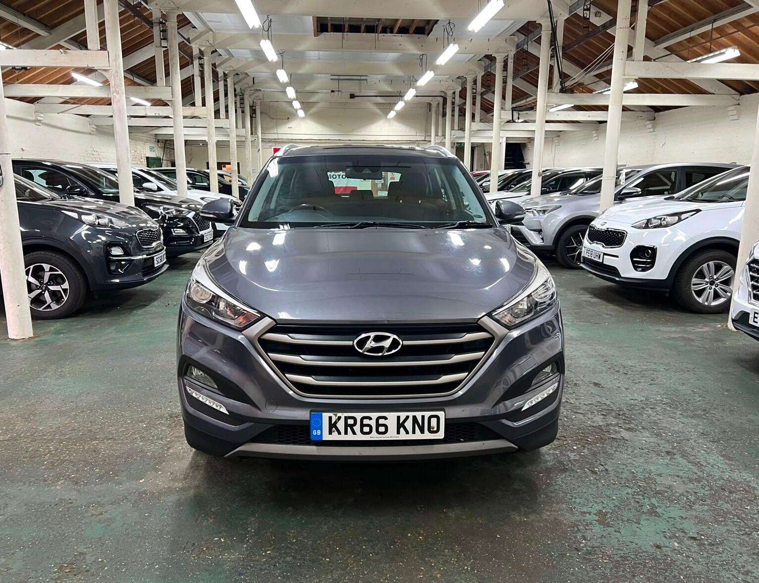 A 2016 HYUNDAI TUCSON 1.6 GDi Blue Drive SE Nav Euro 6 (s/s) 5dr A 2016 HYUNDAI TUCSON 1.6 GDi Blue Drive SE Nav Euro 6 (s/s) 5dr