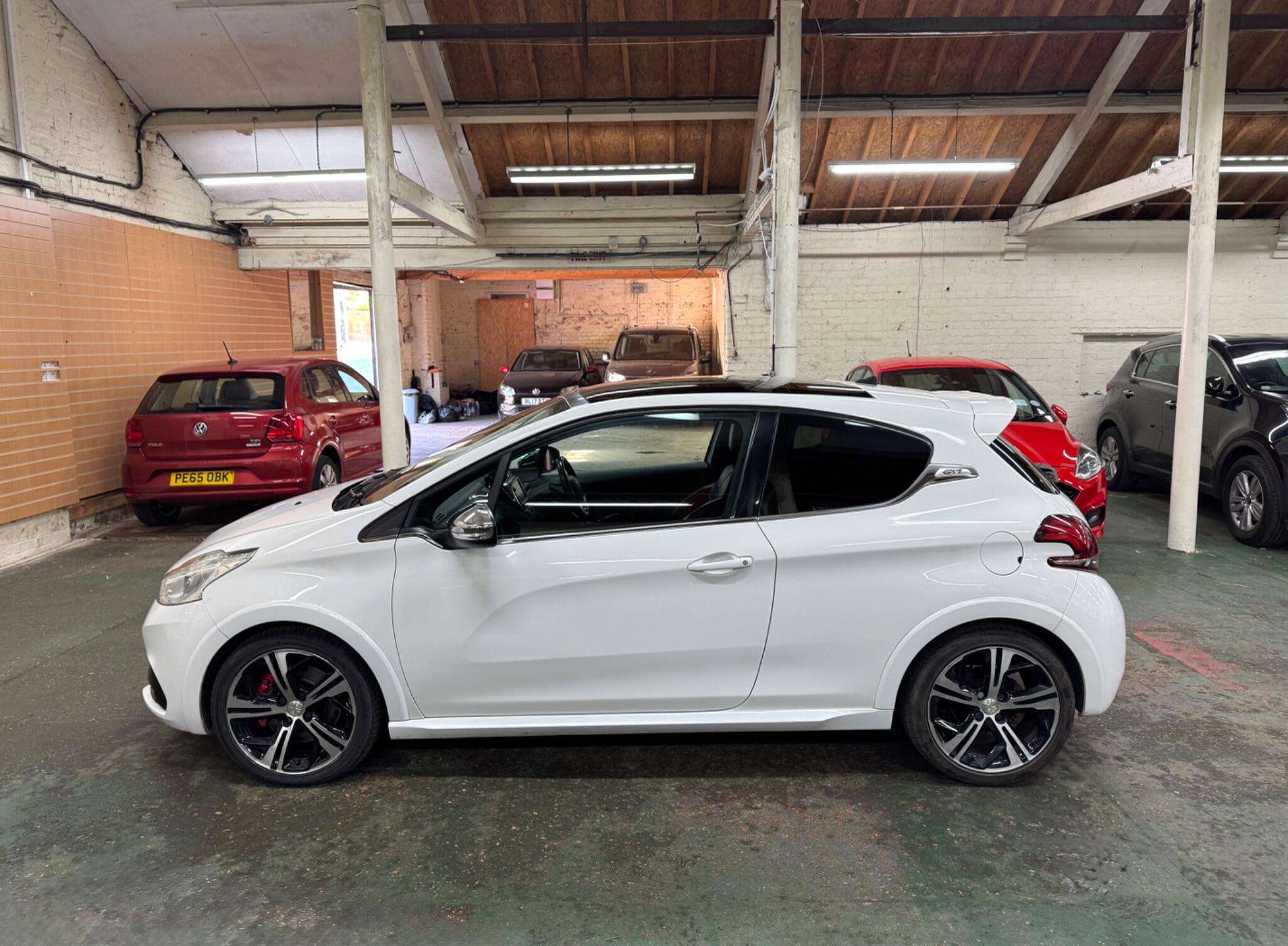 2016 PEUGEOT 208 2016 PEUGEOT 208