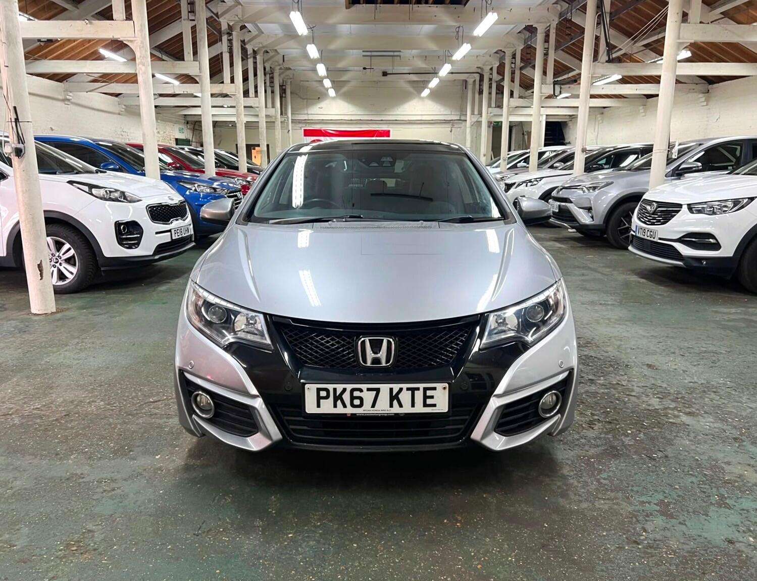 A 2017 HONDA CIVIC 1.6 i-DTEC SR Euro 5 (s/s) 5dr A 2017 HONDA CIVIC 1.6 i-DTEC SR Euro 5 (s/s) 5dr