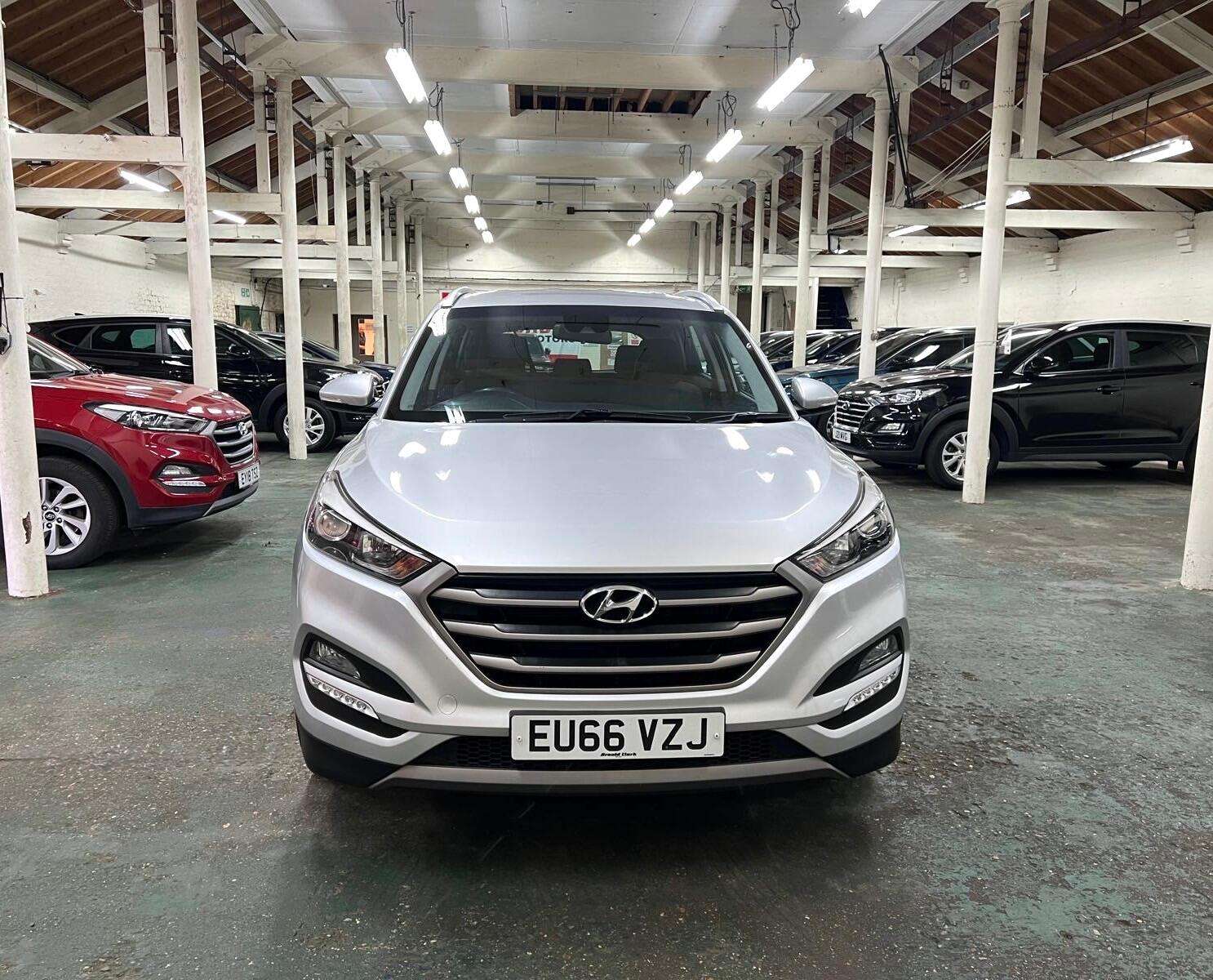 A 2016 HYUNDAI TUCSON 1.7 CRDi Blue Drive SE Nav Euro 6 (s/s) 5dr A 2016 HYUNDAI TUCSON 1.7 CRDi Blue Drive SE Nav Euro 6 (s/s) 5dr