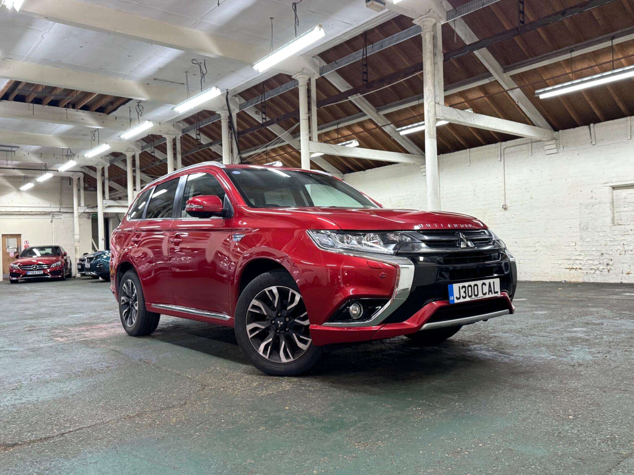 A 2016 MITSUBISHI OUTLANDER 2.0h 12kWh GX4hs CVT 4WD Euro 6 (s/s) 5dr A 2016 MITSUBISHI OUTLANDER 2.0h 12kWh GX4hs CVT 4WD Euro 6 (s/s) 5dr