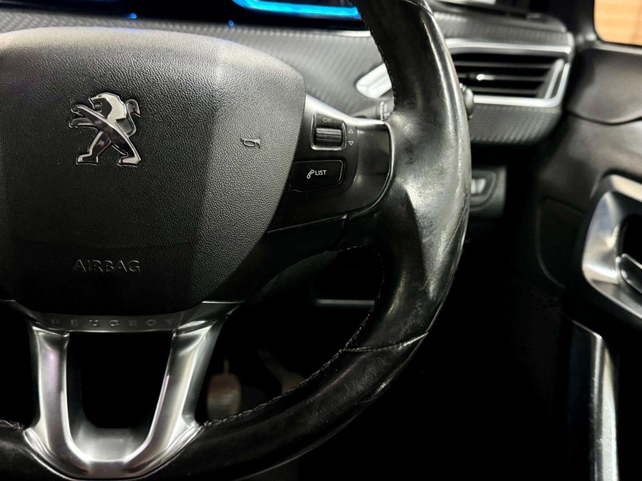 2015 PEUGEOT 2008 2015 PEUGEOT 2008
