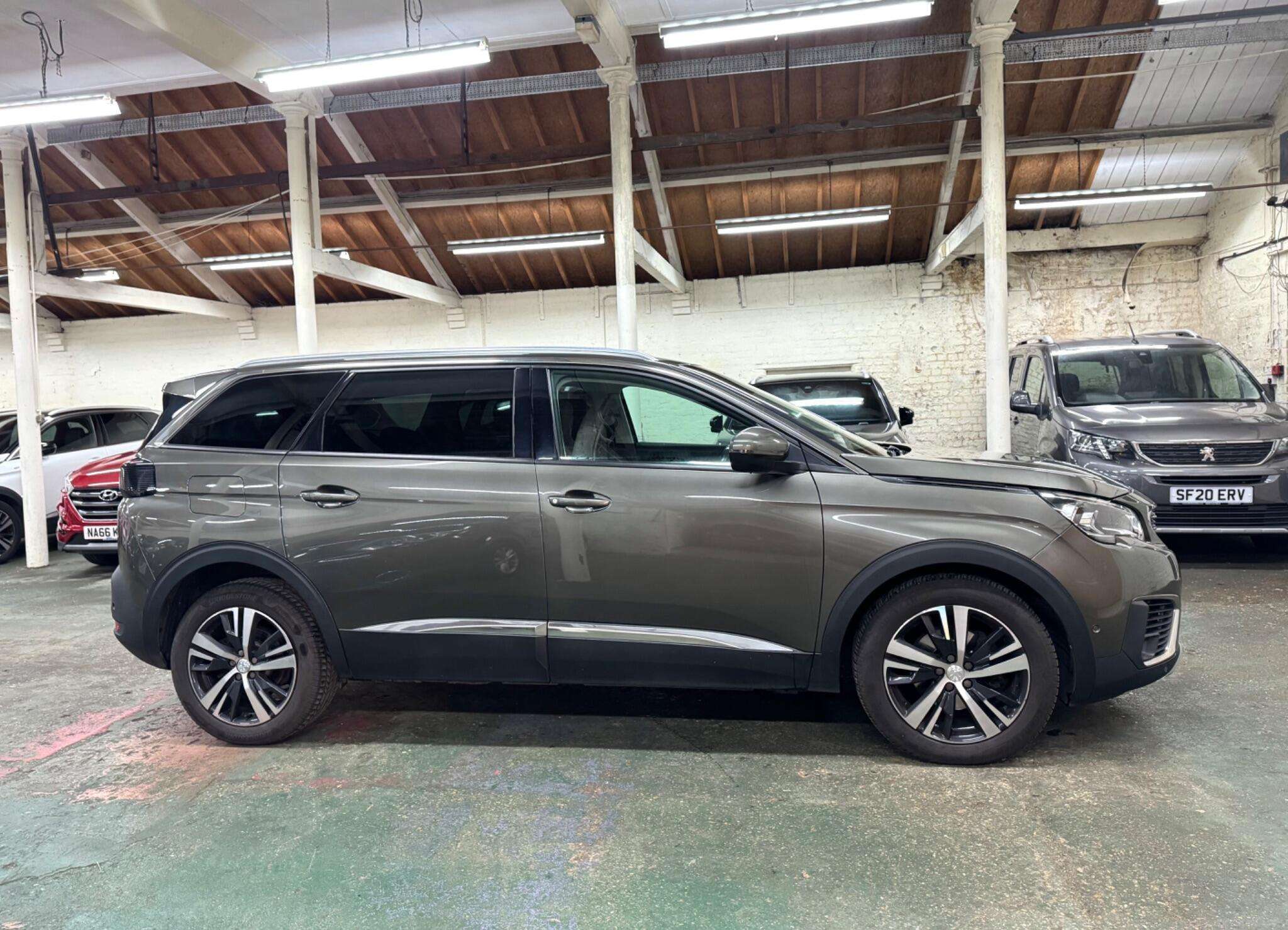 2019 PEUGEOT 5008 2019 PEUGEOT 5008