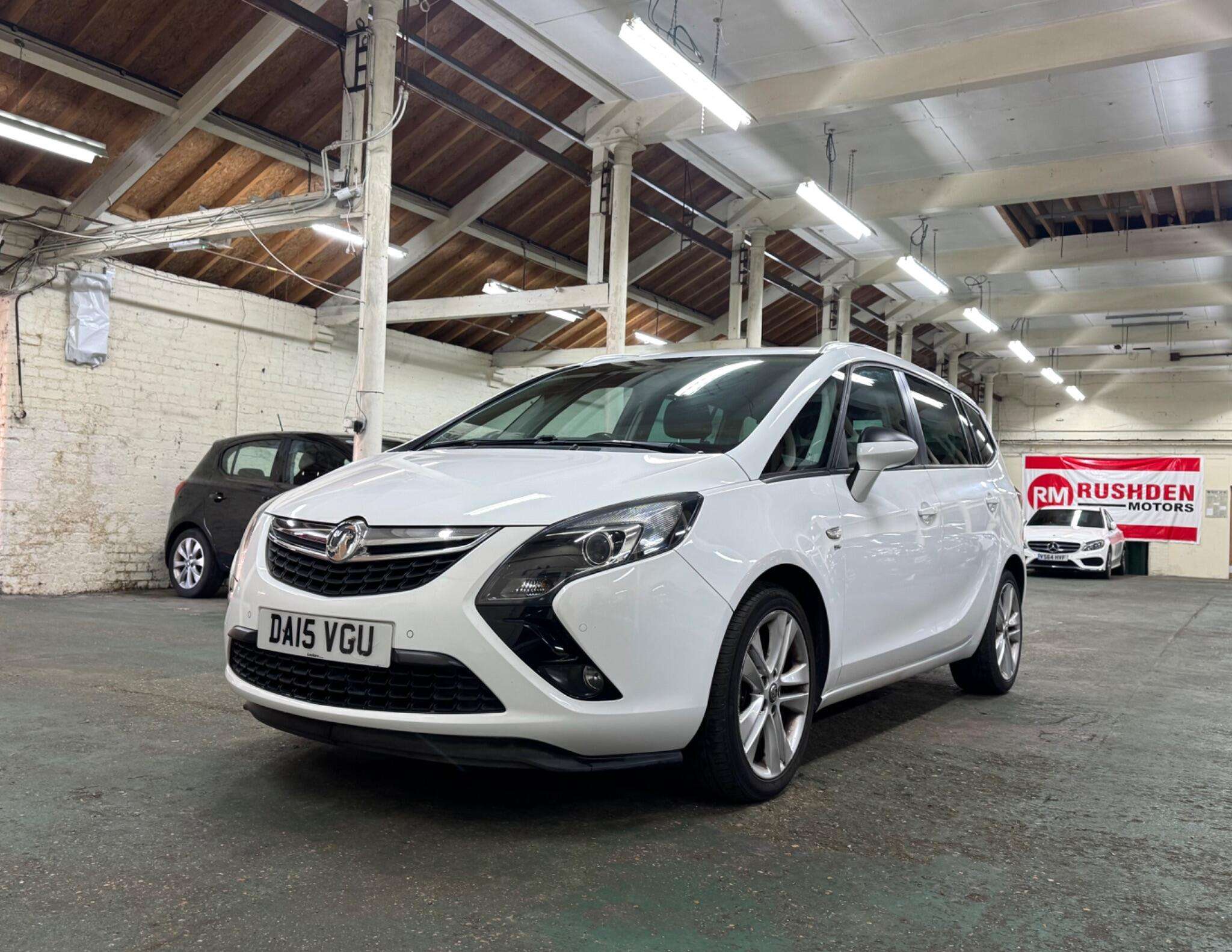 A 2015 VAUXHALL ZAFIRA TOURER 1.6 CDTi ecoFLEX SRi Euro 6 (s/s) 5dr A 2015 VAUXHALL ZAFIRA TOURER 1.6 CDTi ecoFLEX SRi Euro 6 (s/s) 5dr