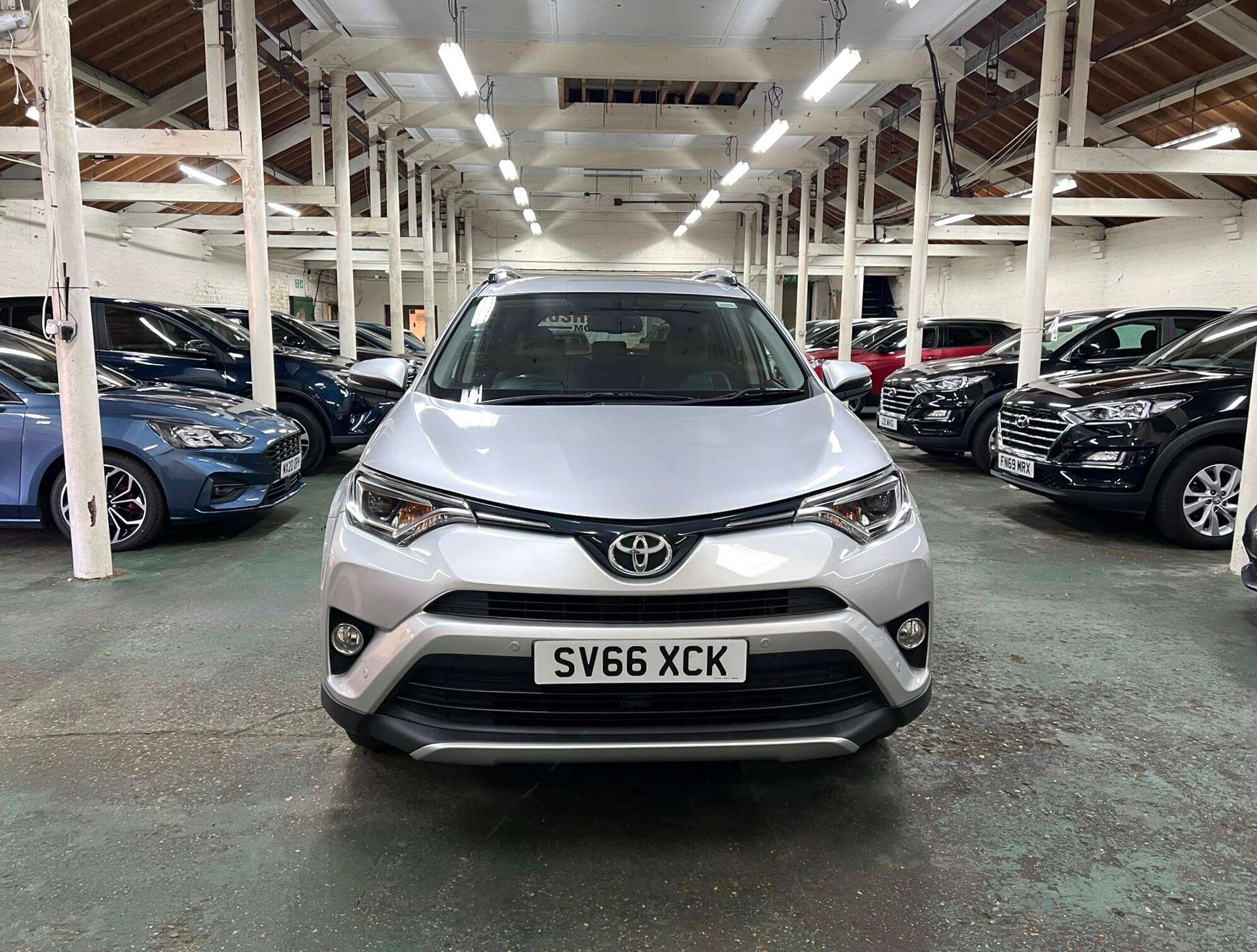 A 2016 TOYOTA RAV4 2.0 D-4D Excel Euro 6 (s/s) 5dr A 2016 TOYOTA RAV4 2.0 D-4D Excel Euro 6 (s/s) 5dr