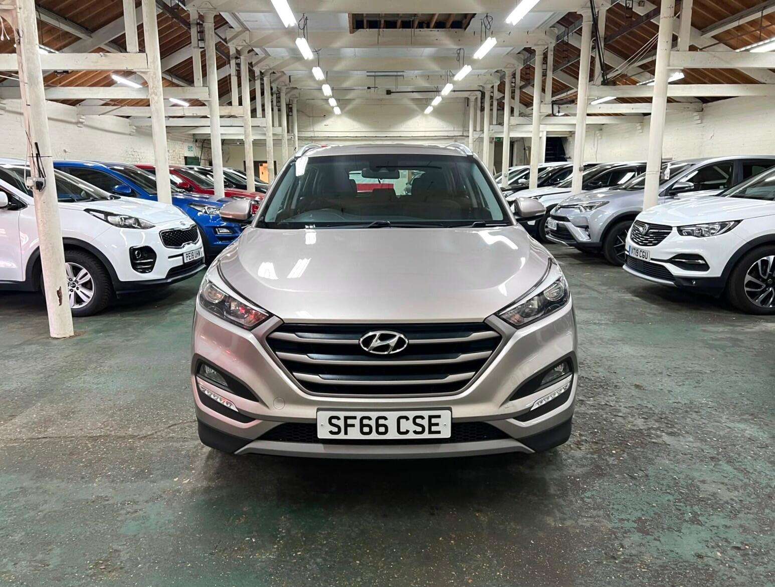 A 2016 HYUNDAI TUCSON 1.6 GDi Blue Drive SE Nav Euro 6 (s/s) 5dr A 2016 HYUNDAI TUCSON 1.6 GDi Blue Drive SE Nav Euro 6 (s/s) 5dr
