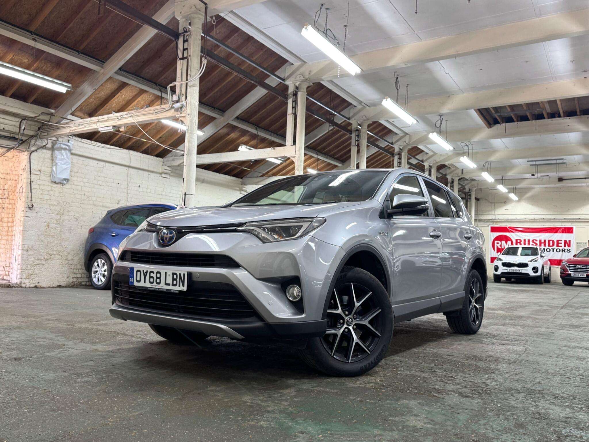 A 2018 TOYOTA RAV4 2.5 VVT-h Design CVT 4WD Euro 6 (s/s) 5dr A 2018 TOYOTA RAV4 2.5 VVT-h Design CVT 4WD Euro 6 (s/s) 5dr