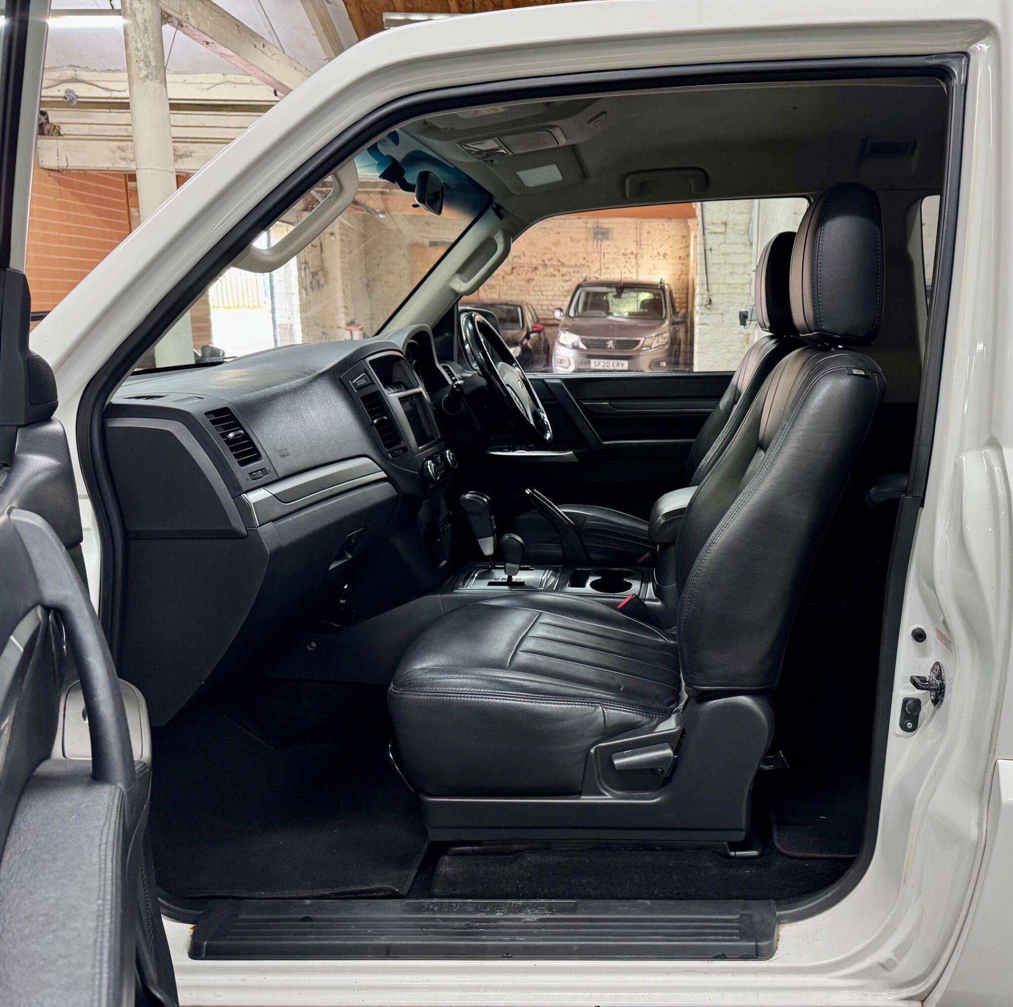 2014 MITSUBISHI SHOGUN 2014 MITSUBISHI SHOGUN