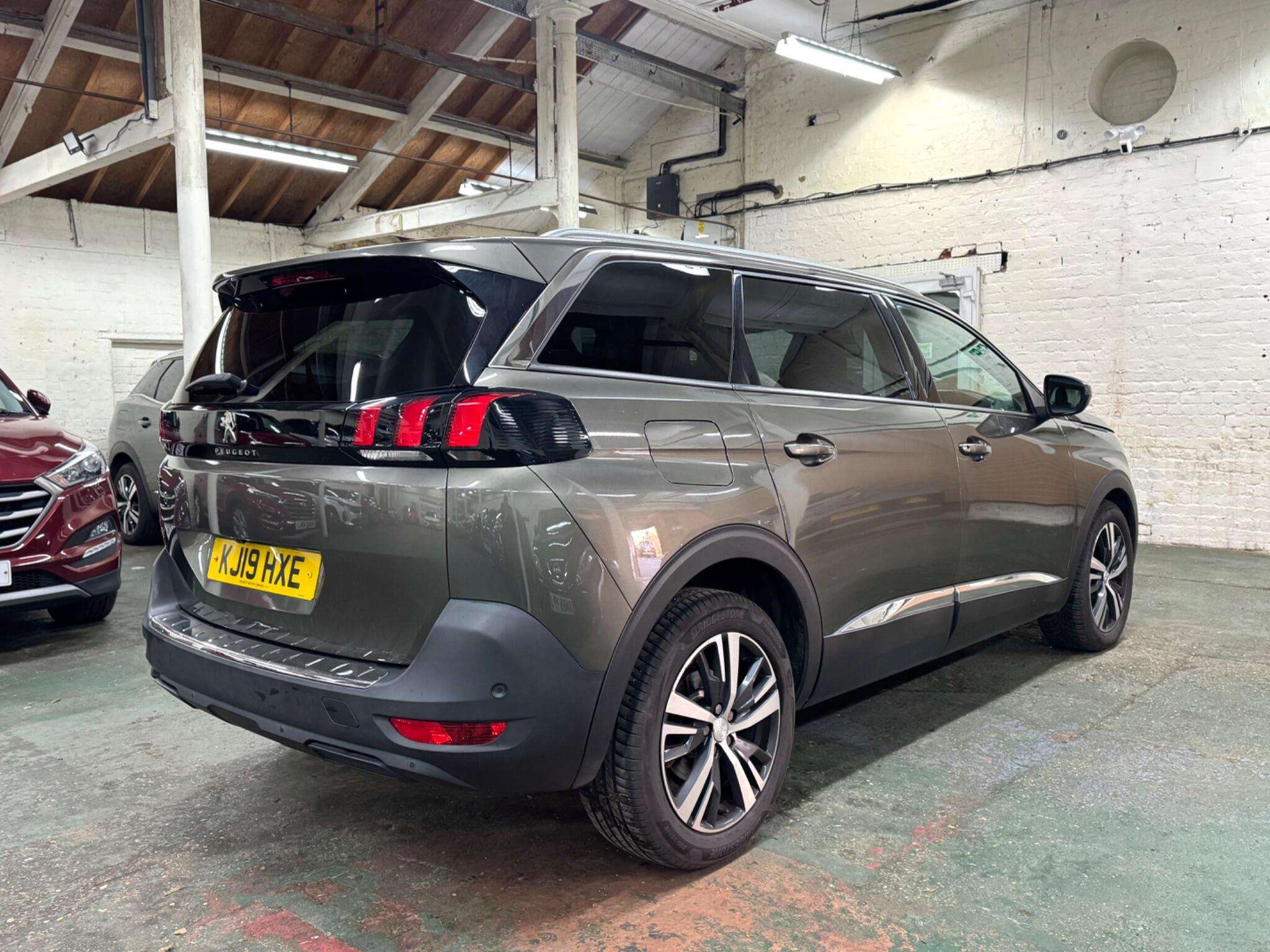 2019 PEUGEOT 5008 2019 PEUGEOT 5008