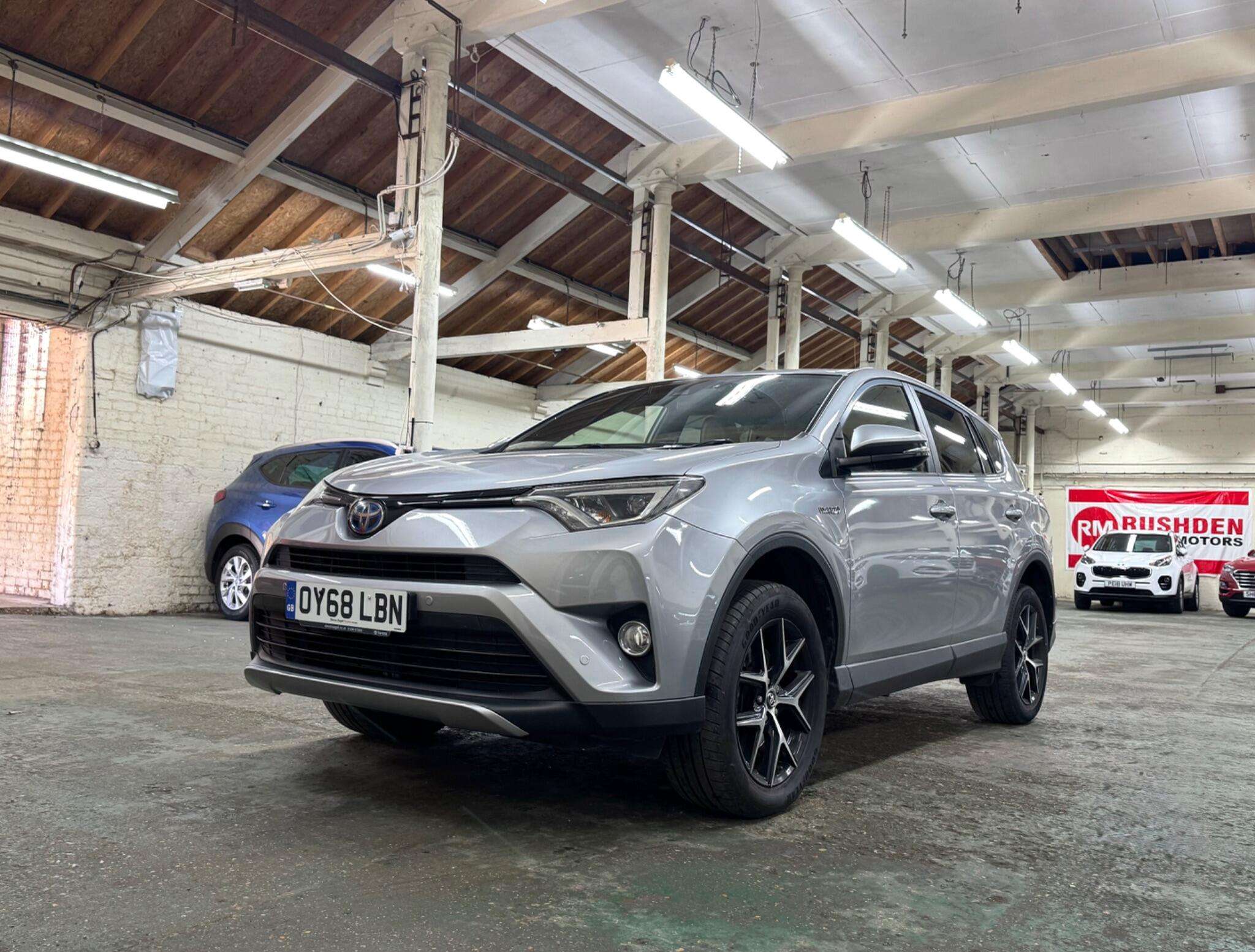 A 2018 TOYOTA RAV4 2.5 VVT-h Design CVT 4WD Euro 6 (s/s) 5dr A 2018 TOYOTA RAV4 2.5 VVT-h Design CVT 4WD Euro 6 (s/s) 5dr