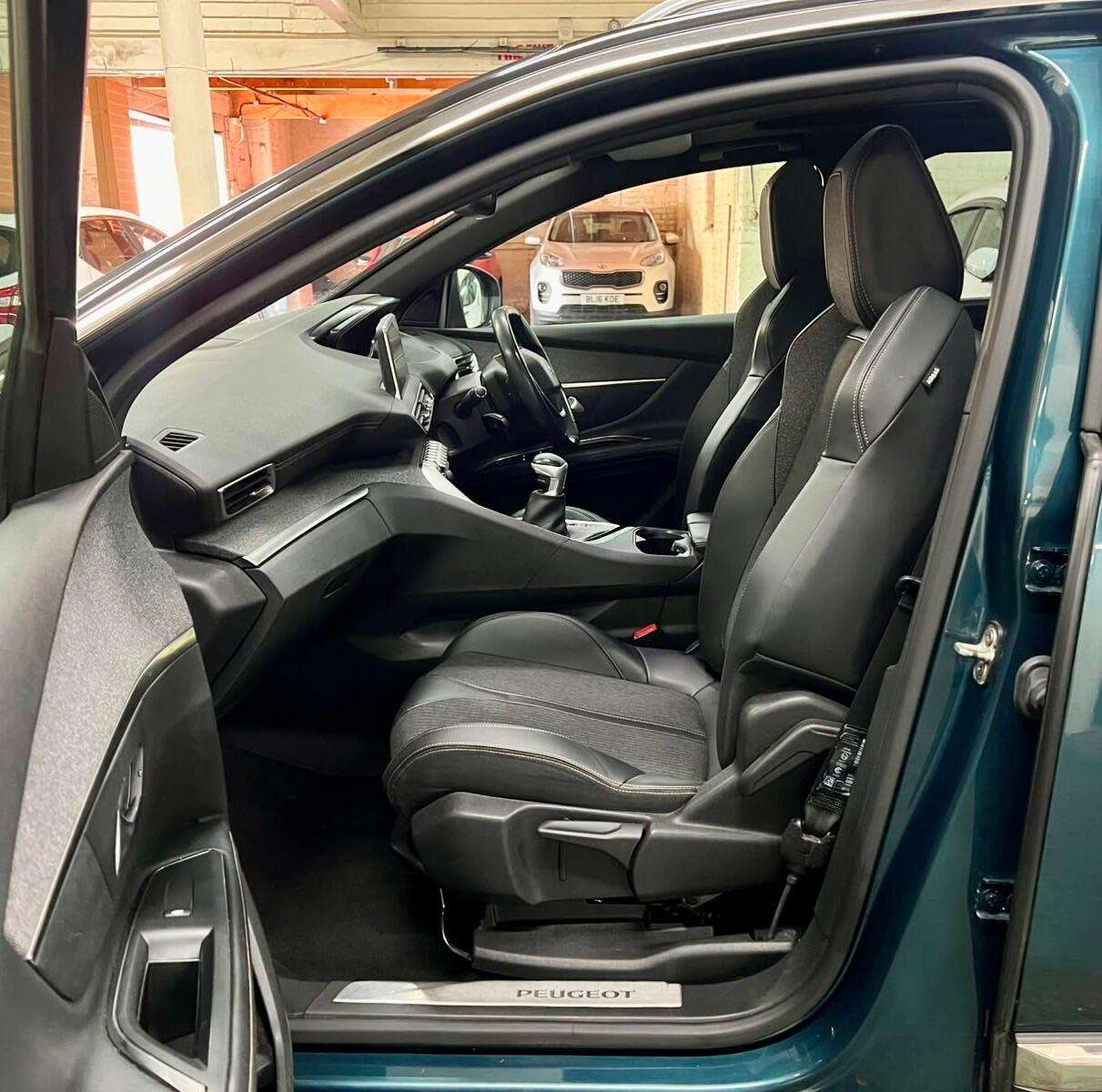 2019 PEUGEOT 5008 2019 PEUGEOT 5008