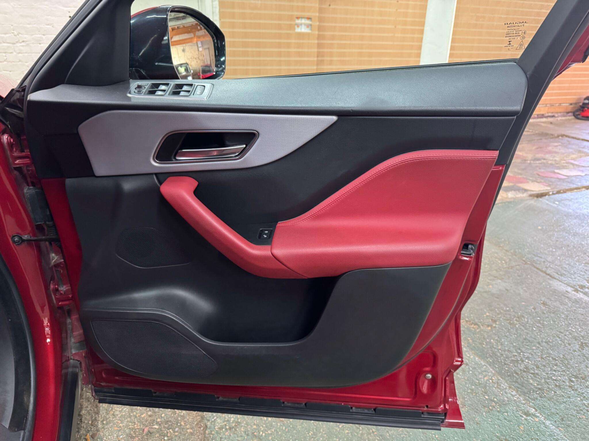 2017 JAGUAR F-PACE 2017 JAGUAR F-PACE