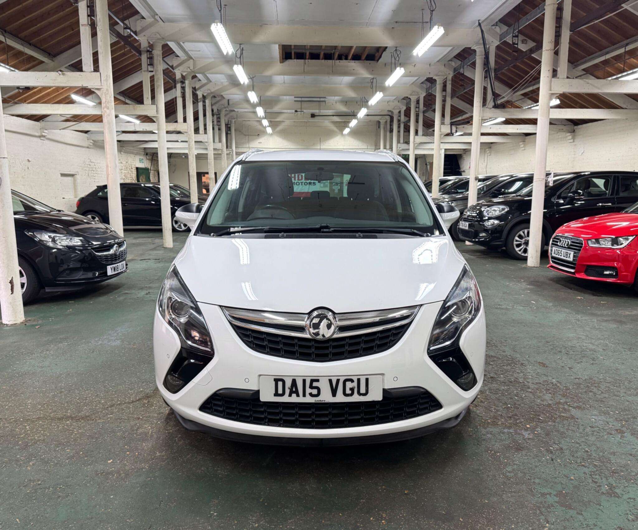 A 2015 VAUXHALL ZAFIRA TOURER 1.6 CDTi ecoFLEX SRi Euro 6 (s/s) 5dr A 2015 VAUXHALL ZAFIRA TOURER 1.6 CDTi ecoFLEX SRi Euro 6 (s/s) 5dr