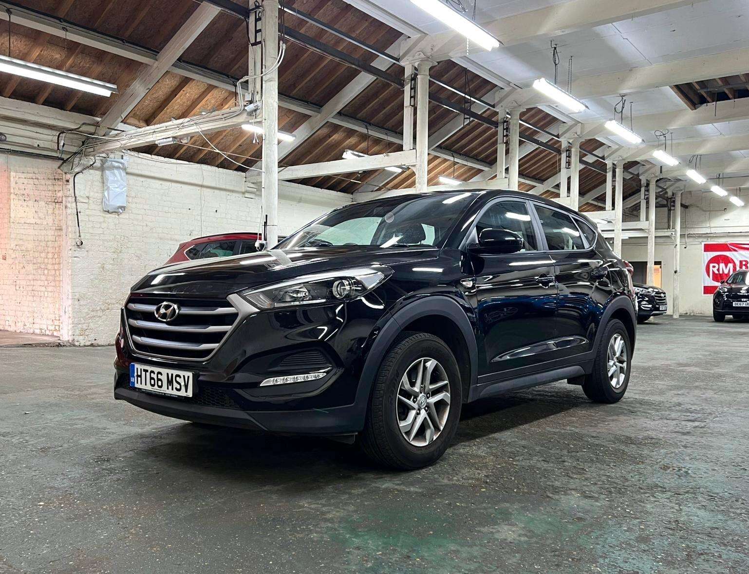 A 2017 HYUNDAI TUCSON 1.6 GDi Blue Drive S Euro 6 (s/s) 5dr A 2017 HYUNDAI TUCSON 1.6 GDi Blue Drive S Euro 6 (s/s) 5dr