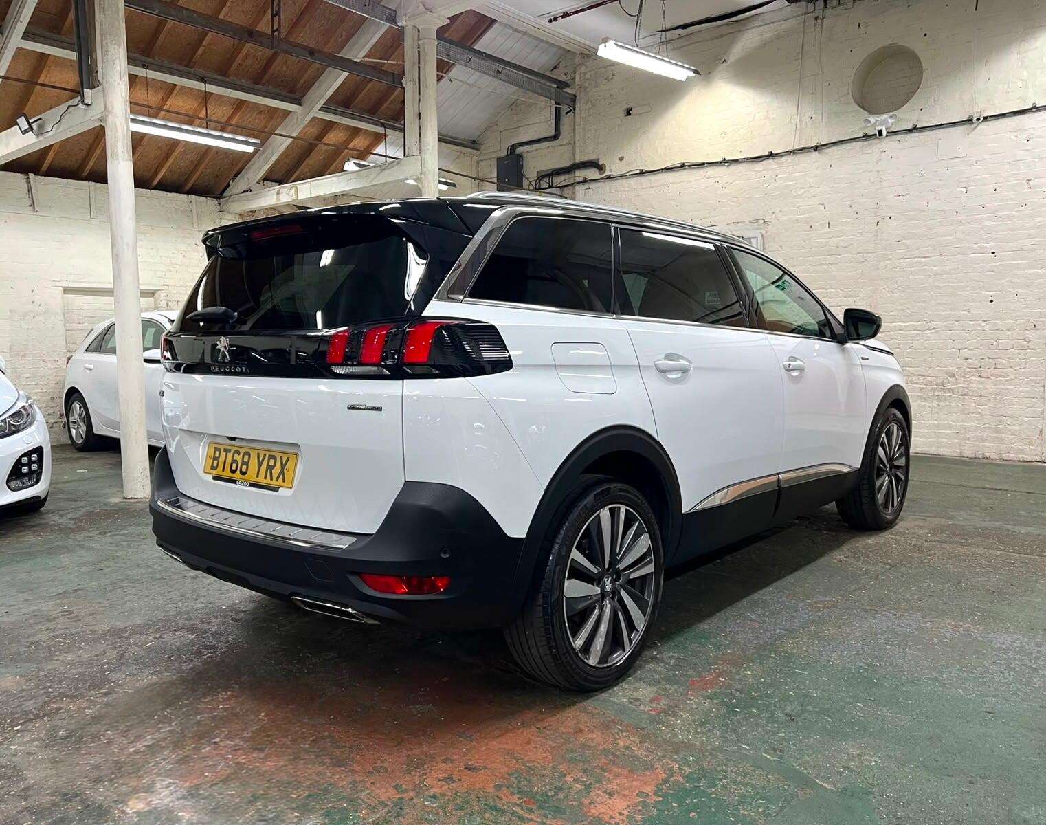 2019 PEUGEOT 5008 2019 PEUGEOT 5008