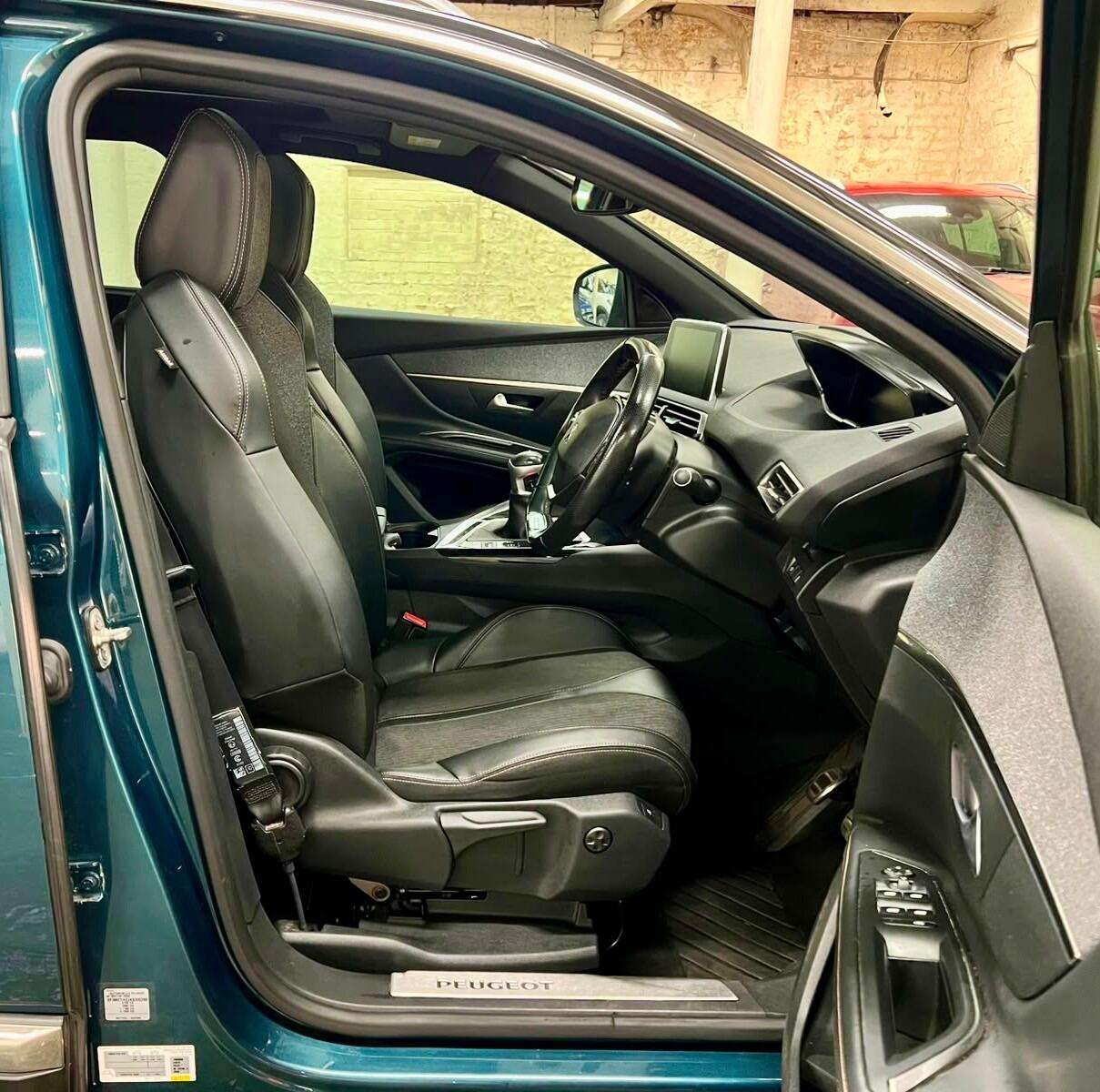 2019 PEUGEOT 5008 2019 PEUGEOT 5008