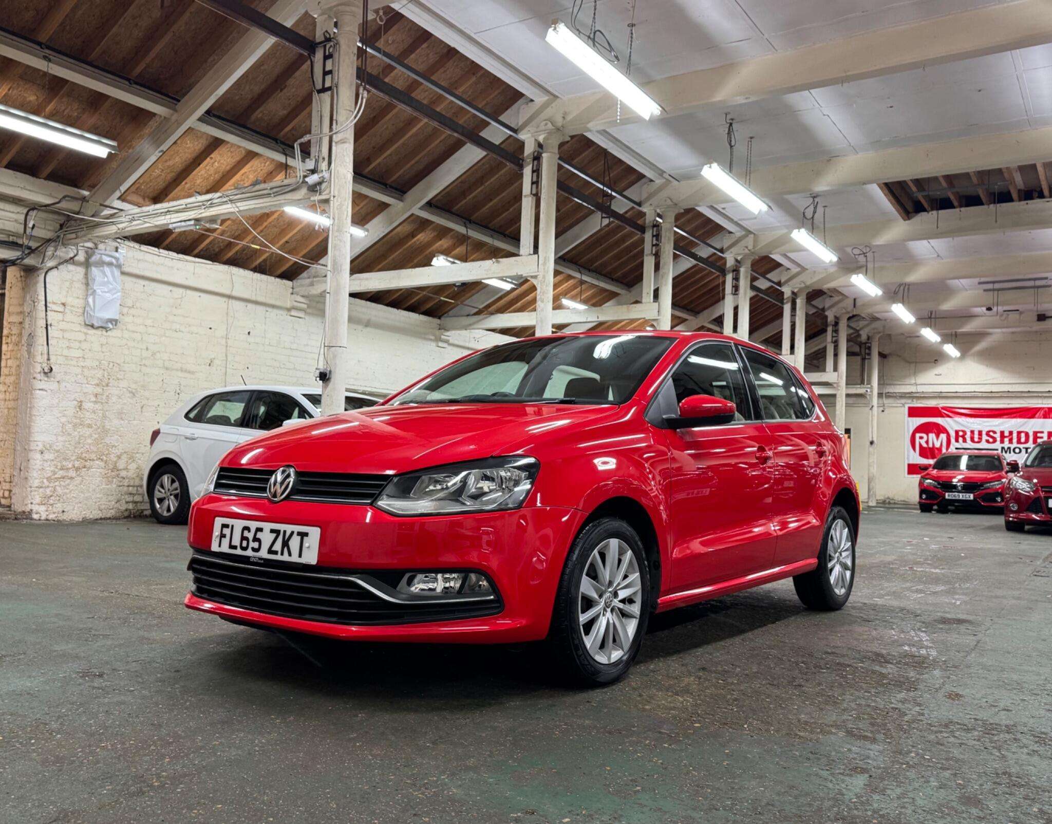 A 2015 VOLKSWAGEN POLO 1.0 BlueMotion Tech SE Euro 6 (s/s) 5dr A 2015 VOLKSWAGEN POLO 1.0 BlueMotion Tech SE Euro 6 (s/s) 5dr