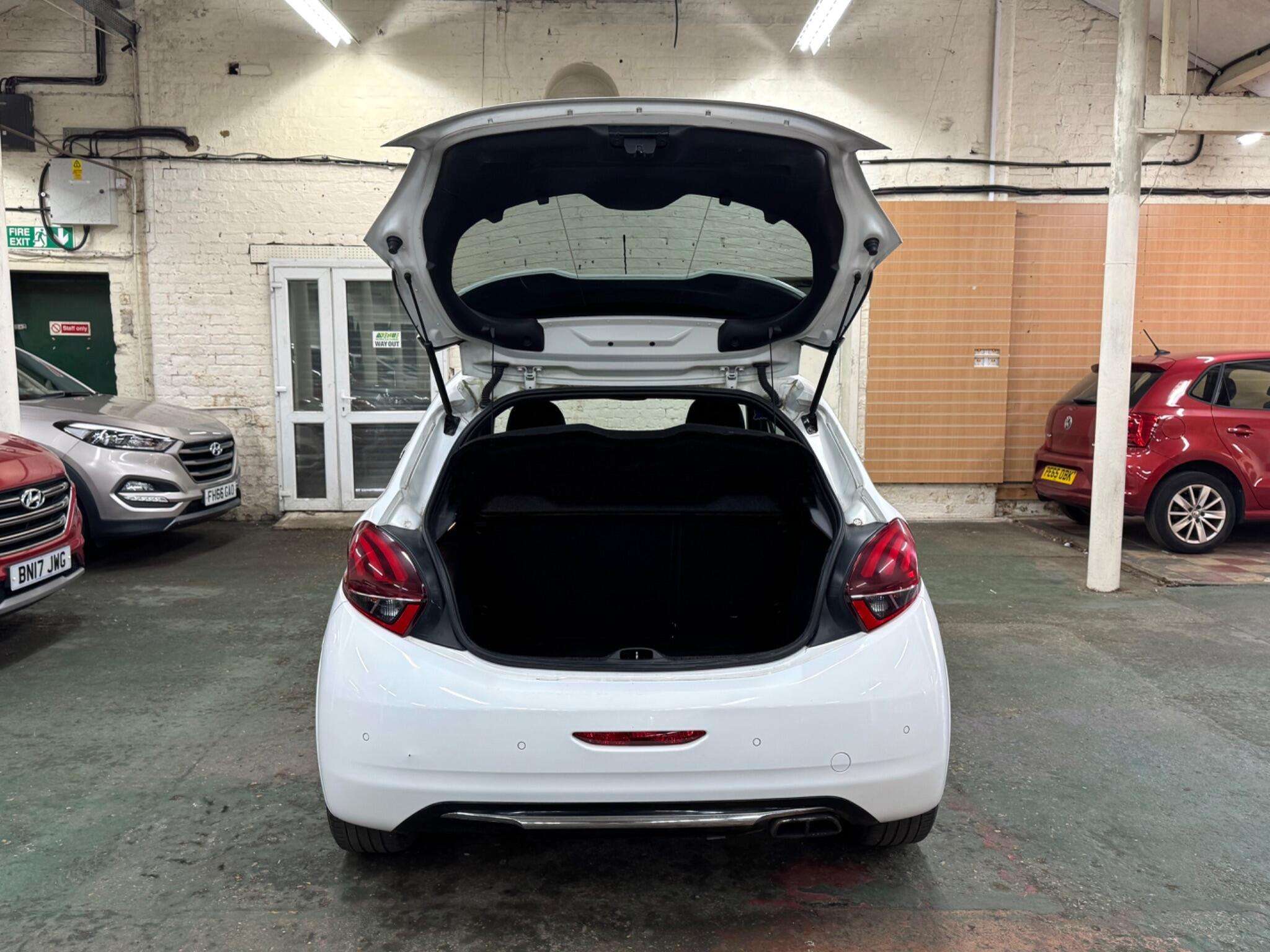 2016 PEUGEOT 208 2016 PEUGEOT 208