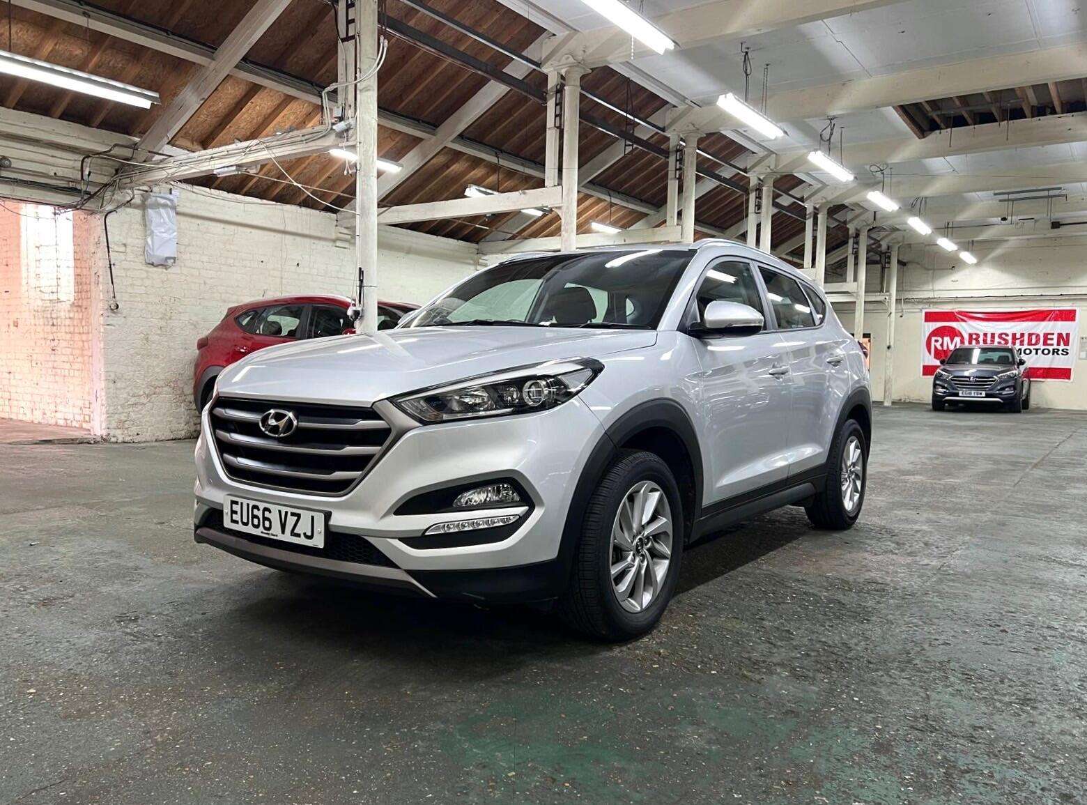 A 2016 HYUNDAI TUCSON 1.7 CRDi Blue Drive SE Nav Euro 6 (s/s) 5dr A 2016 HYUNDAI TUCSON 1.7 CRDi Blue Drive SE Nav Euro 6 (s/s) 5dr