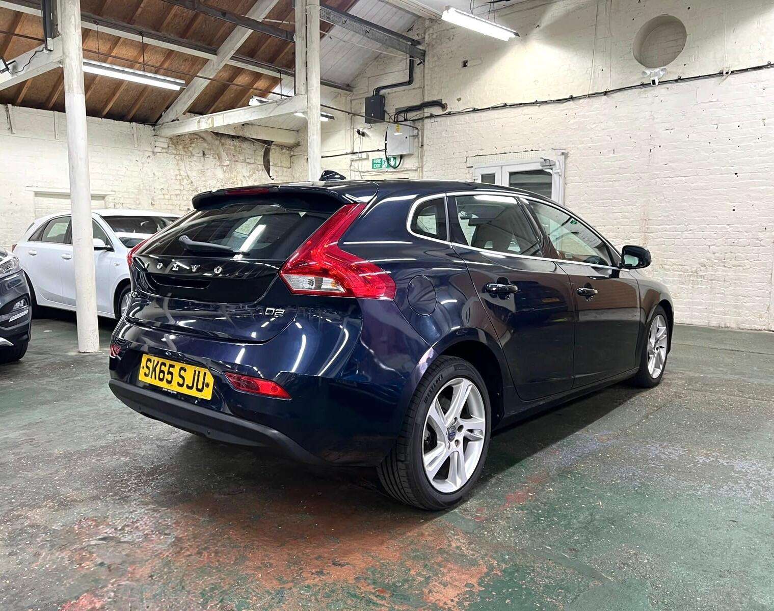 2015 VOLVO V40 2015 VOLVO V40