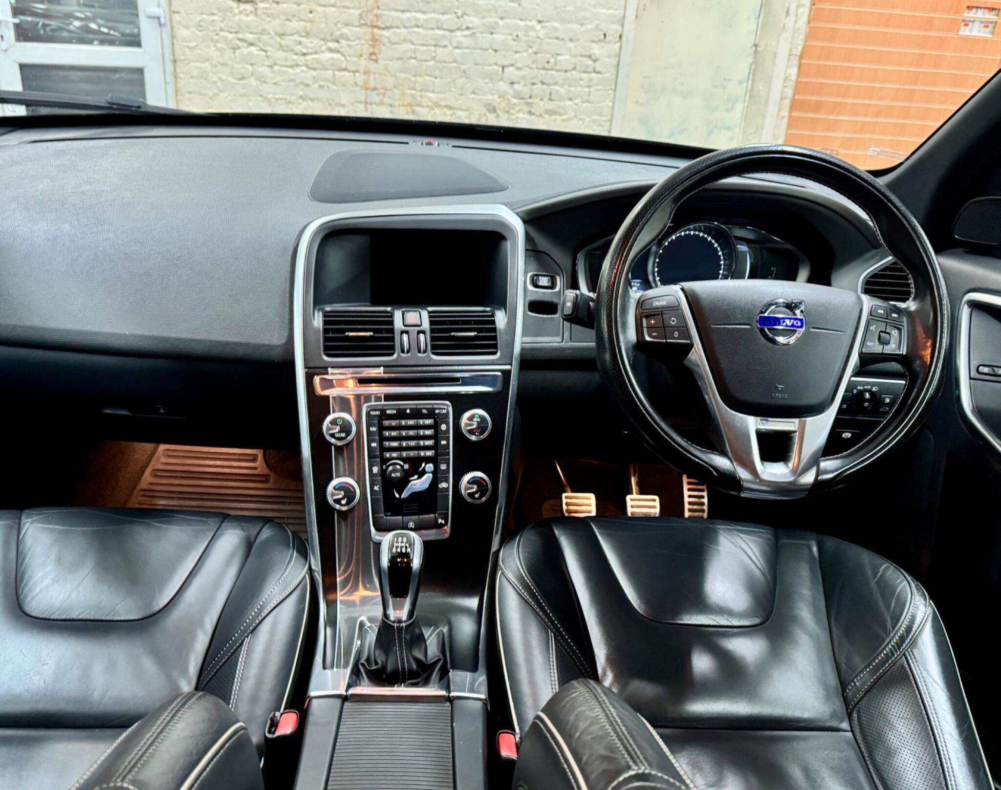 2015 VOLVO XC60 2015 VOLVO XC60