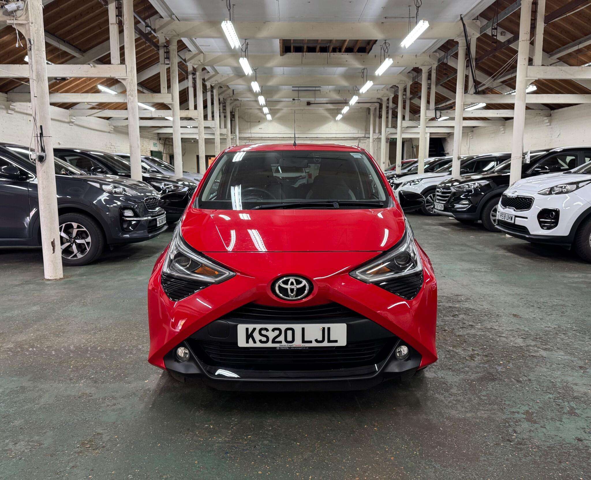 A 2020 TOYOTA AYGO 1.0 VVT-i x-trend Funroof x-shift Euro 6 5dr A 2020 TOYOTA AYGO 1.0 VVT-i x-trend Funroof x-shift Euro 6 5dr