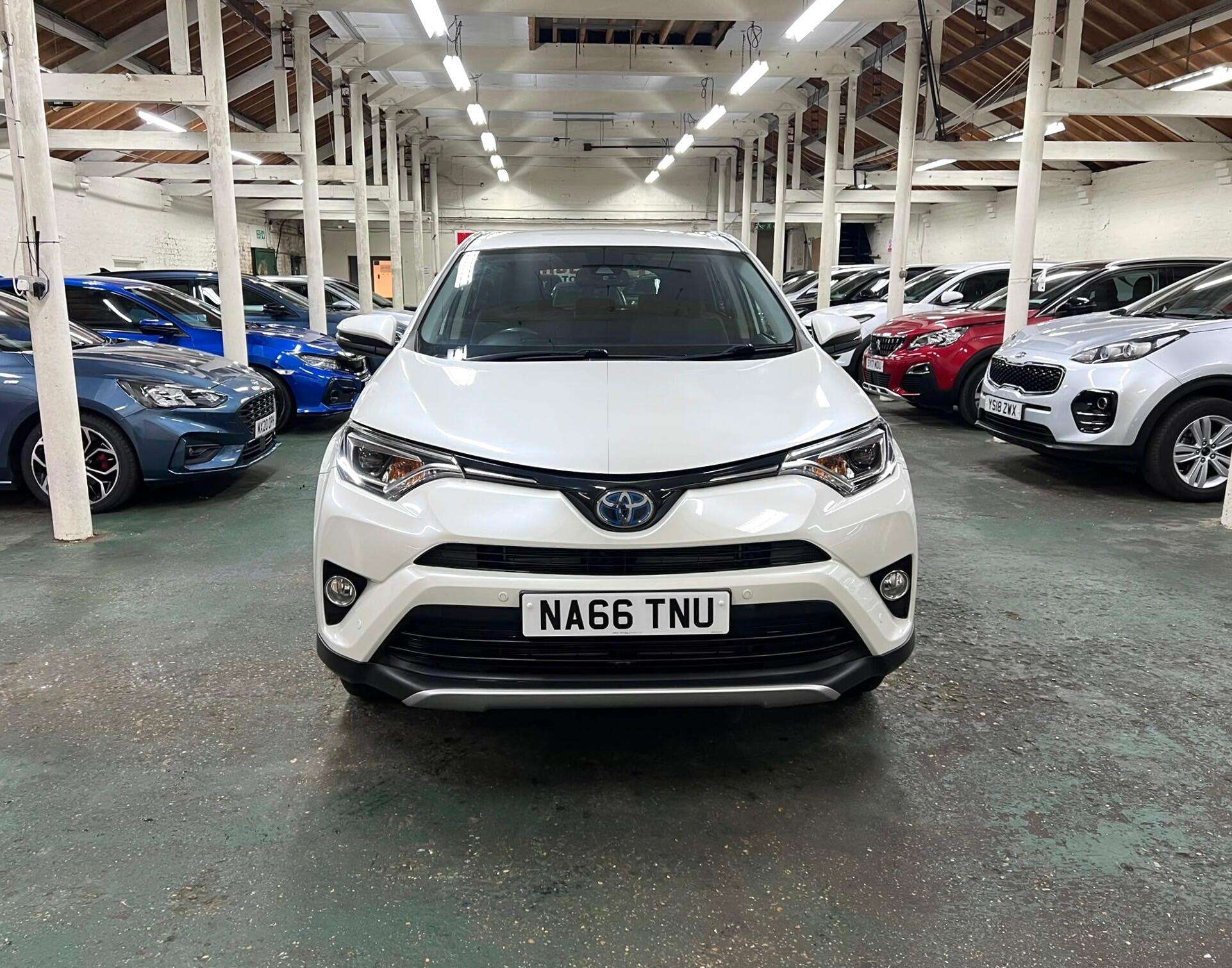 A 2016 TOYOTA RAV4 2.5 VVT-h Business Edition Plus CVT Euro 6 (s/s) 5dr A 2016 TOYOTA RAV4 2.5 VVT-h Business Edition Plus CVT Euro 6 (s/s) 5dr