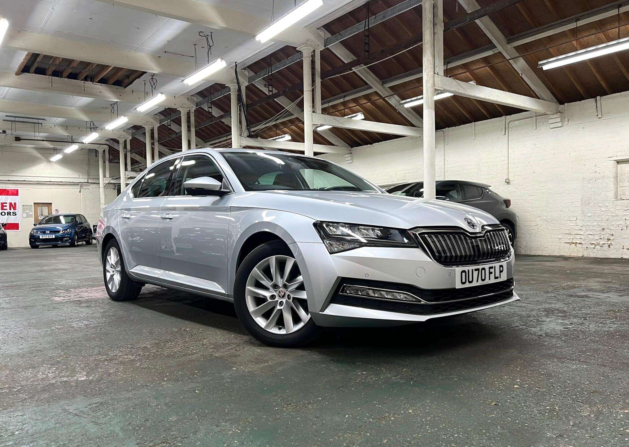 A 2020 SKODA SUPERB 1.4 TSI iV 13kWh SE Technology Hatchback 5dr Petrol Plug-in Hybrid DSG Euro 6 (s/s) (218 ps) A 2020 SKODA SUPERB 1.4 TSI iV 13kWh SE Technology Hatchback 5dr Petrol Plug-in Hybrid DSG Euro 6 (s/s) (218 ps)