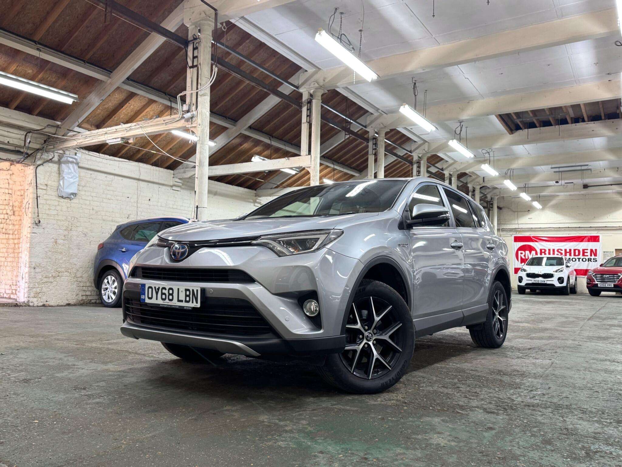 A 2018 TOYOTA RAV4 2.5 VVT-h Design CVT 4WD Euro 6 (s/s) 5dr A 2018 TOYOTA RAV4 2.5 VVT-h Design CVT 4WD Euro 6 (s/s) 5dr