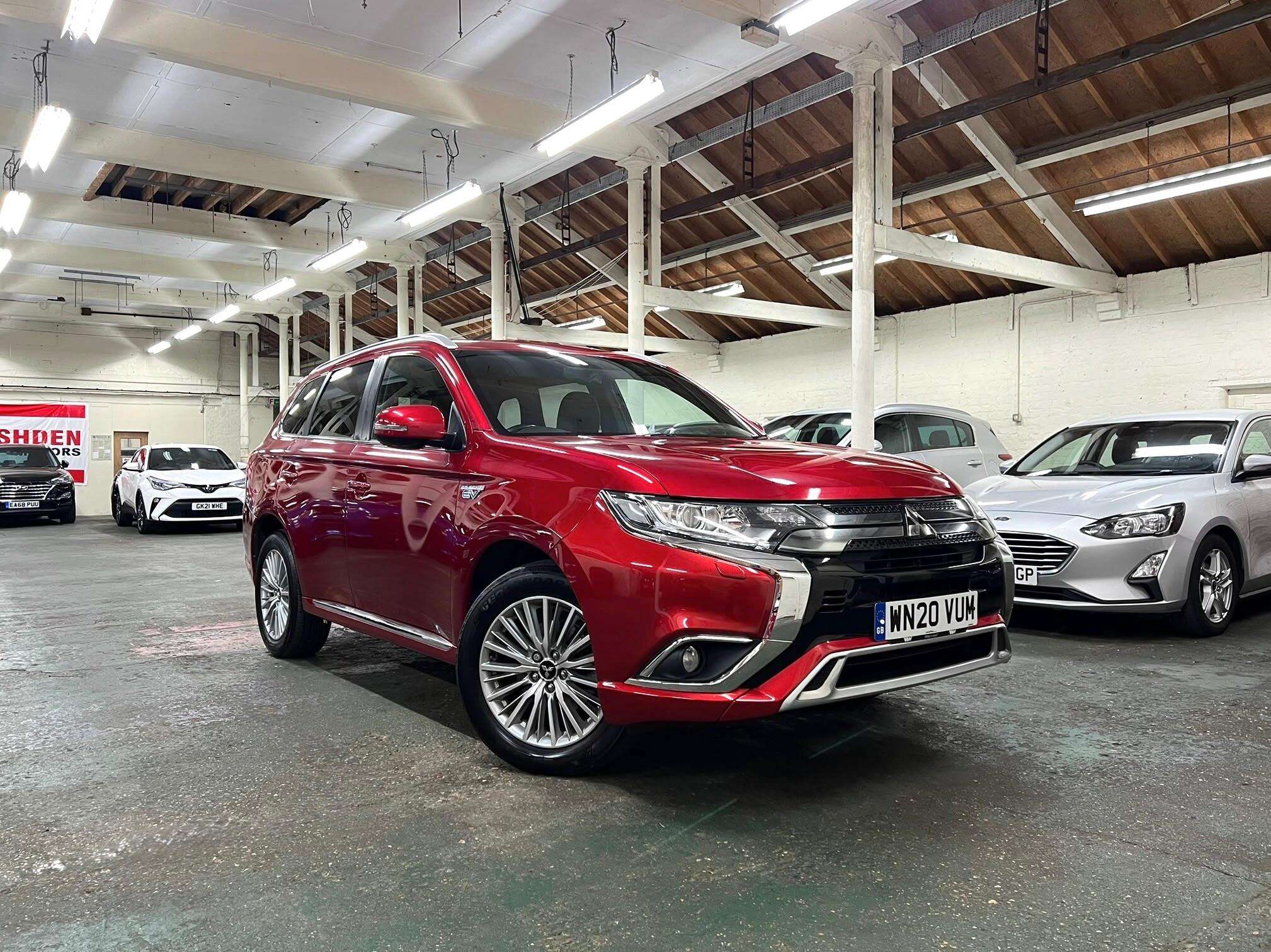 A 2020 MITSUBISHI OUTLANDER 2.4h TwinMotor 13.8kWh Dynamic CVT 4WD Euro 6 (s/s) 5dr A 2020 MITSUBISHI OUTLANDER 2.4h TwinMotor 13.8kWh Dynamic CVT 4WD Euro 6 (s/s) 5dr
