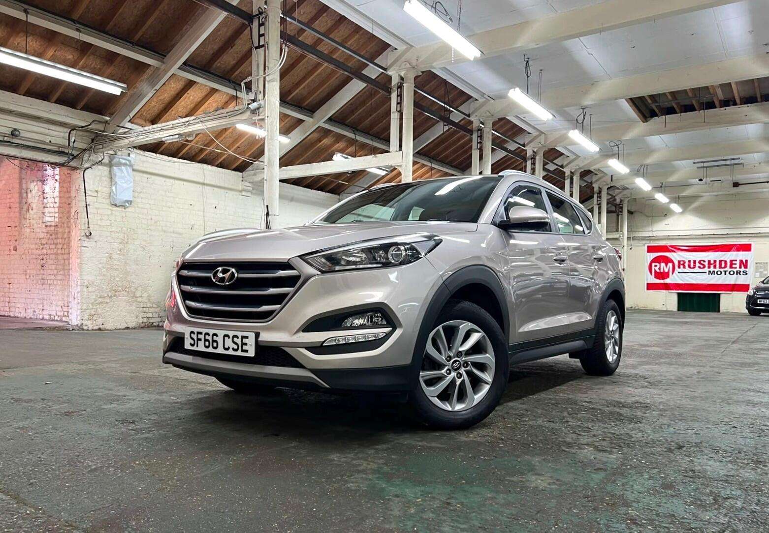 A 2016 HYUNDAI TUCSON 1.6 GDi Blue Drive SE Nav Euro 6 (s/s) 5dr A 2016 HYUNDAI TUCSON 1.6 GDi Blue Drive SE Nav Euro 6 (s/s) 5dr