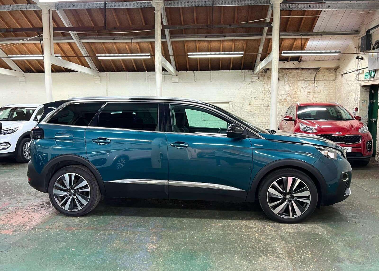 2019 PEUGEOT 5008 2019 PEUGEOT 5008