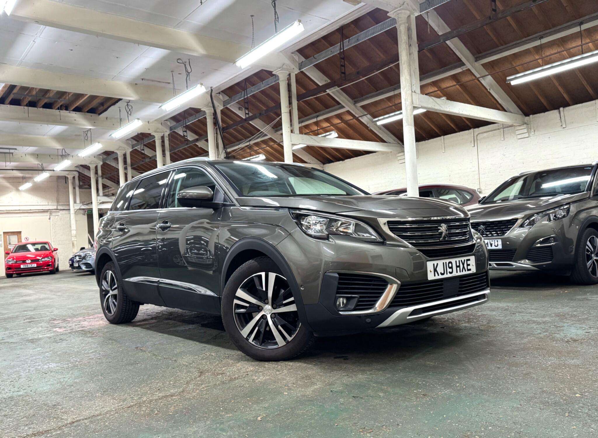 2019 PEUGEOT 5008 2019 PEUGEOT 5008