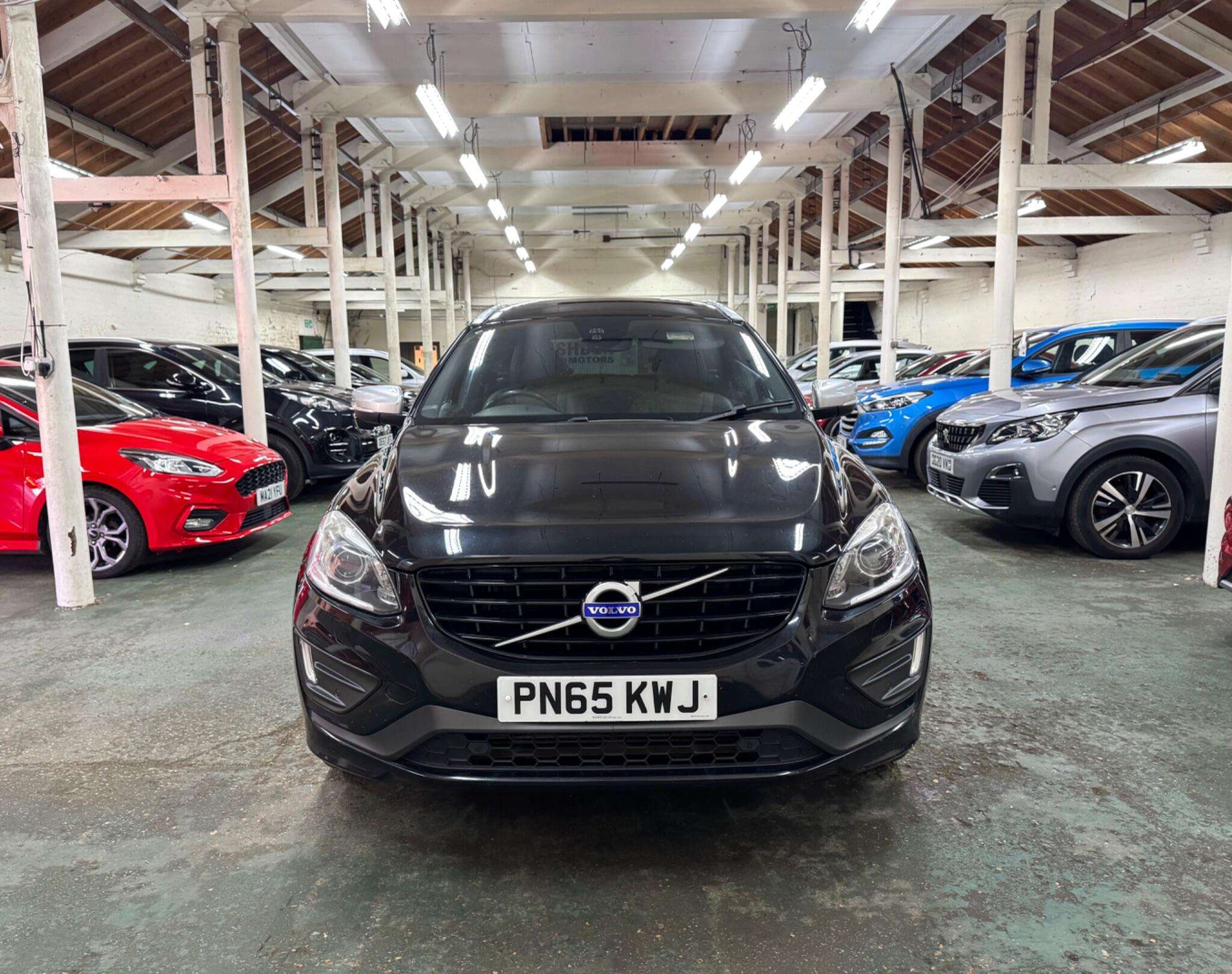 A 2015 VOLVO XC60 2.0 D4 R-Design Lux Nav Euro 6 (s/s) 5dr A 2015 VOLVO XC60 2.0 D4 R-Design Lux Nav Euro 6 (s/s) 5dr