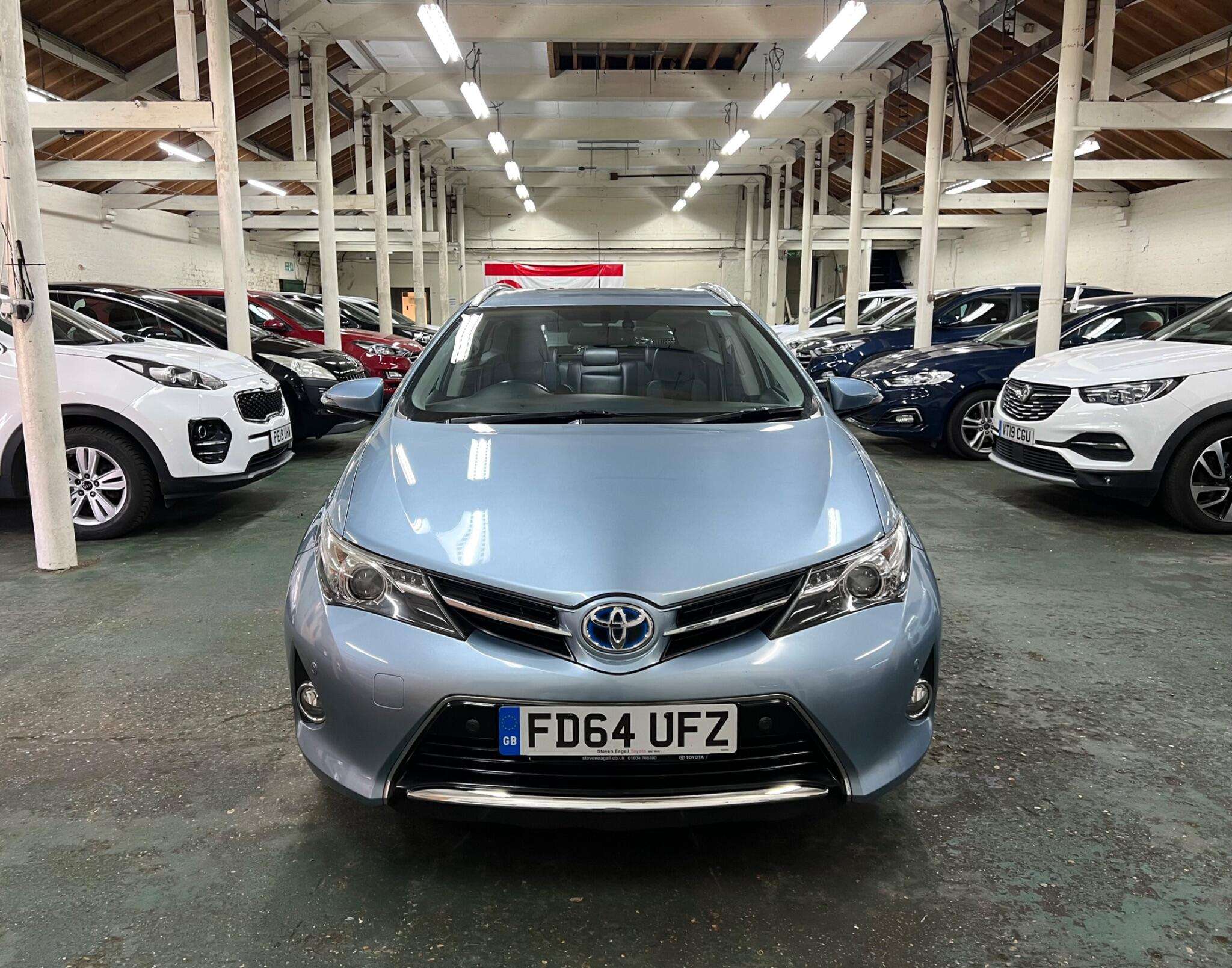 A 2015 TOYOTA AURIS 1.8 VVT-h Excel Touring Sports CVT Euro 5 (s/s) 5dr A 2015 TOYOTA AURIS 1.8 VVT-h Excel Touring Sports CVT Euro 5 (s/s) 5dr