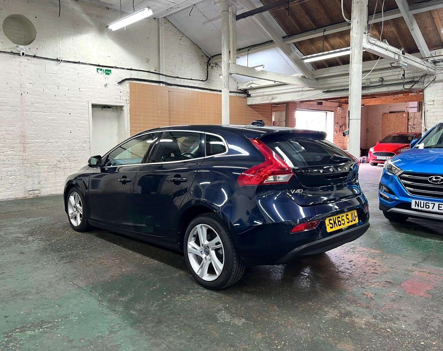 2015 VOLVO V40 2015 VOLVO V40