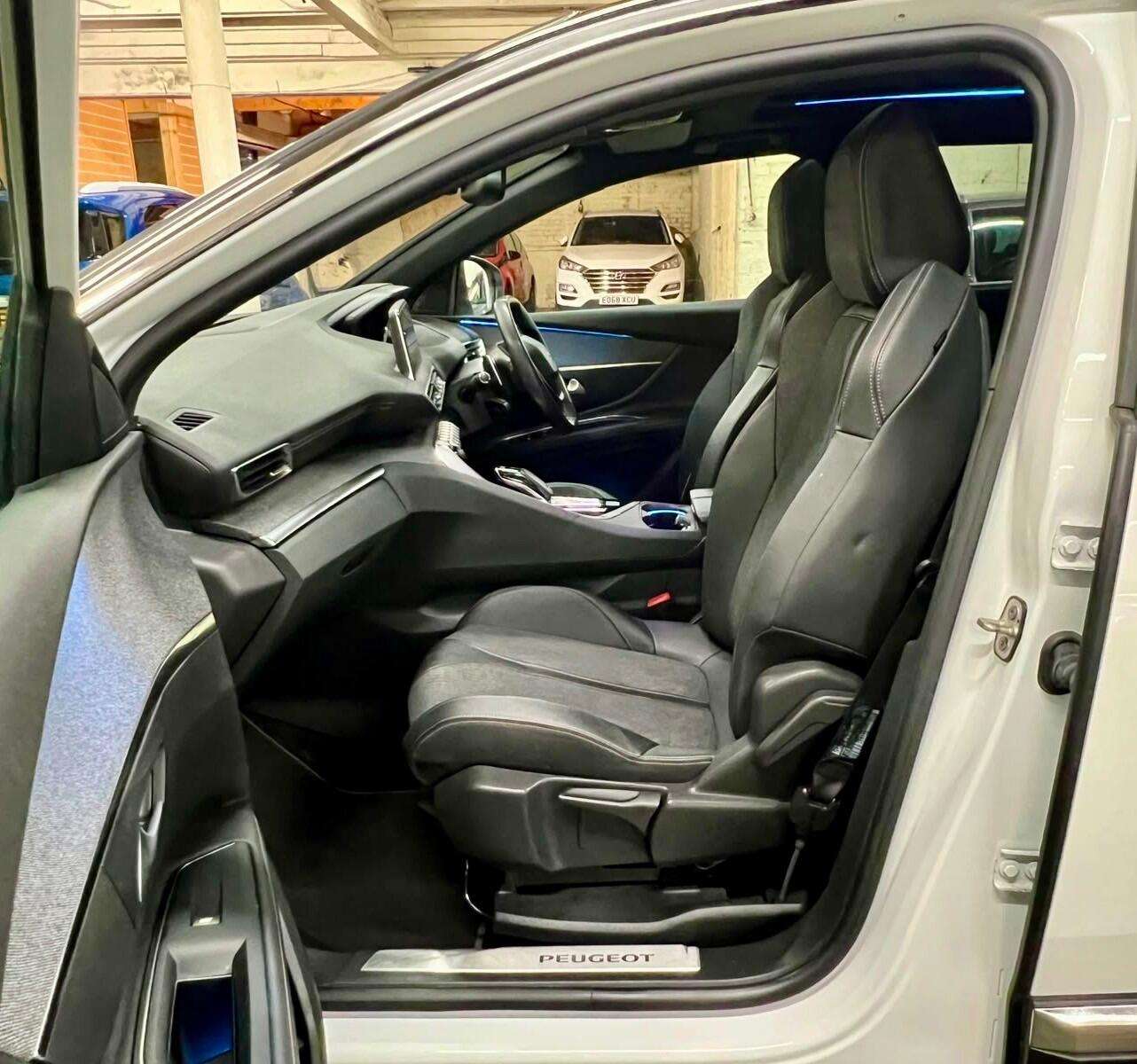 2019 PEUGEOT 5008 2019 PEUGEOT 5008
